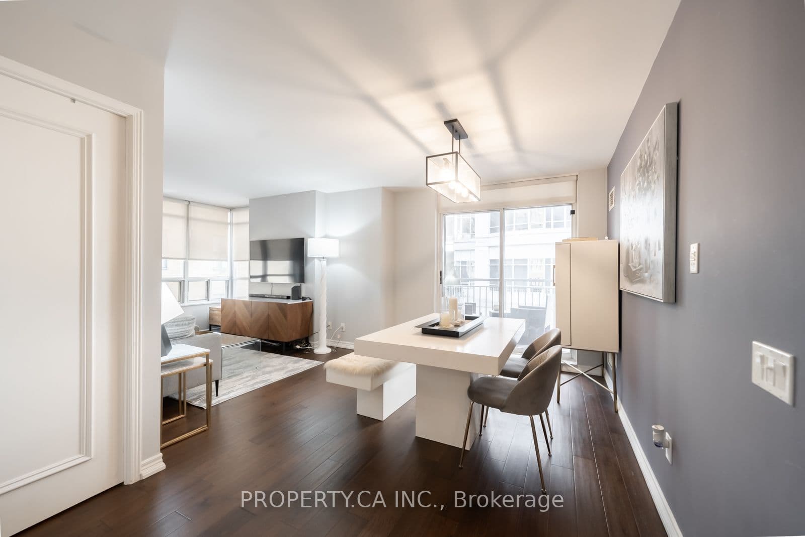 60 St Clair Avenue W 202, Toronto, ON M4V 1M1