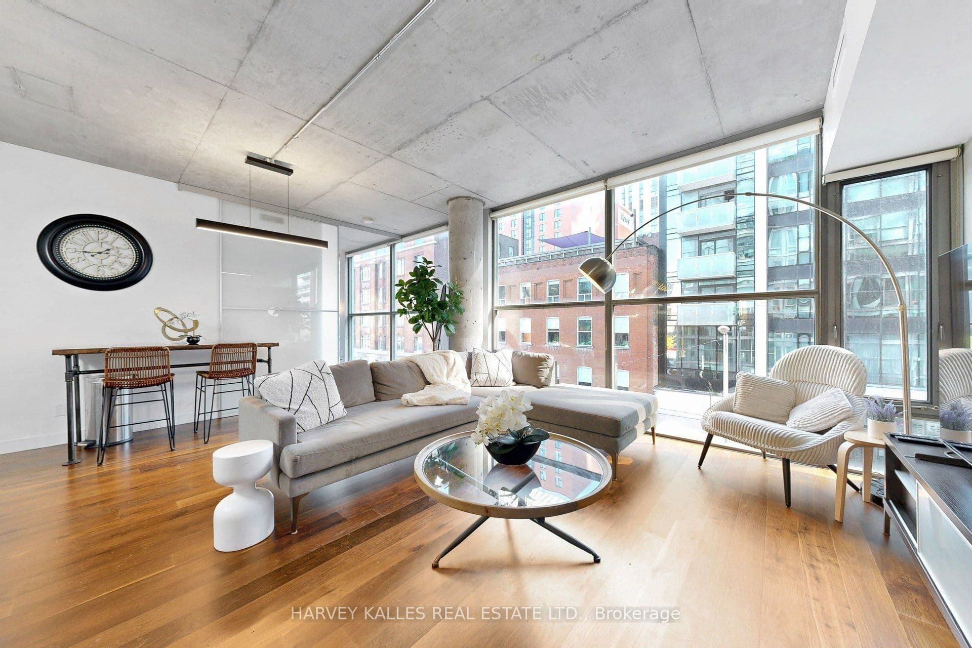 25 Oxley Street 410, Toronto, ON M5V 2J5
