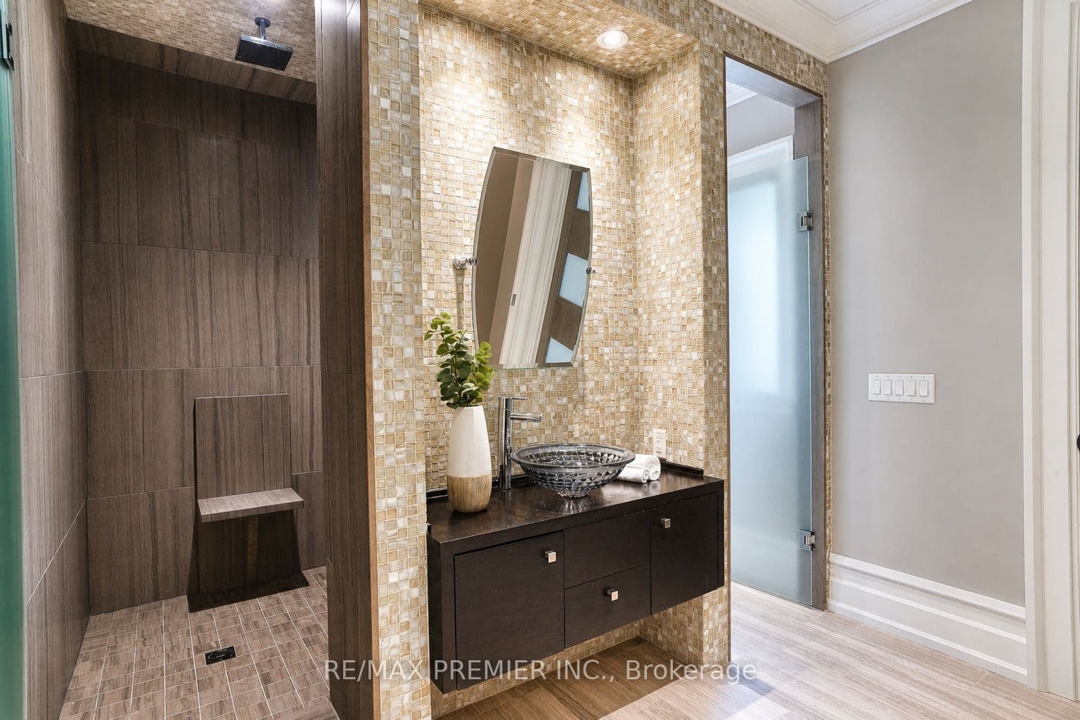 6 The Bridle Path, Toronto, ON M2L 1C8