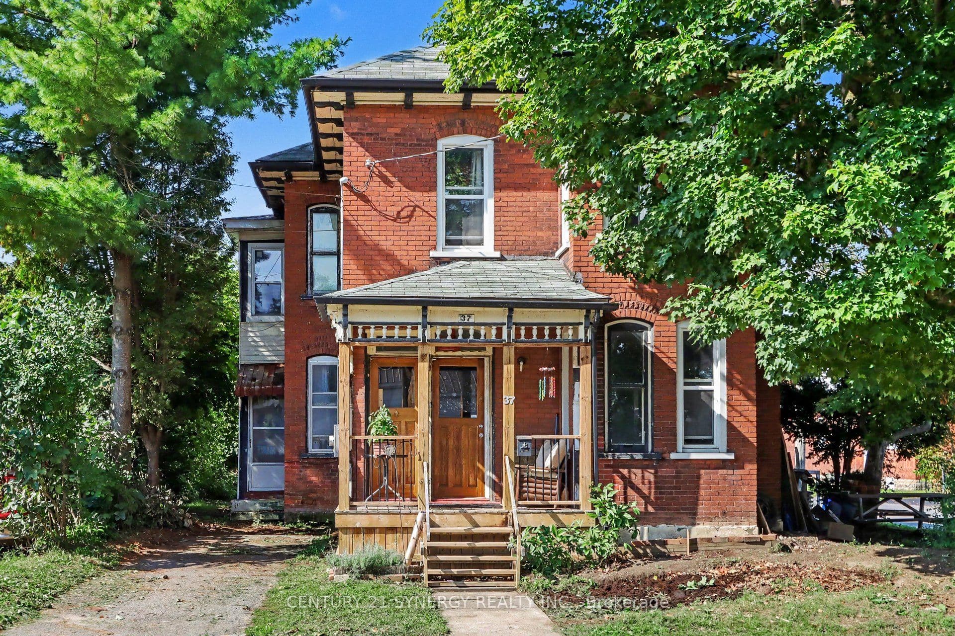 37 Smiths Falls Avenue, Smiths Falls, ON K7A 3B2