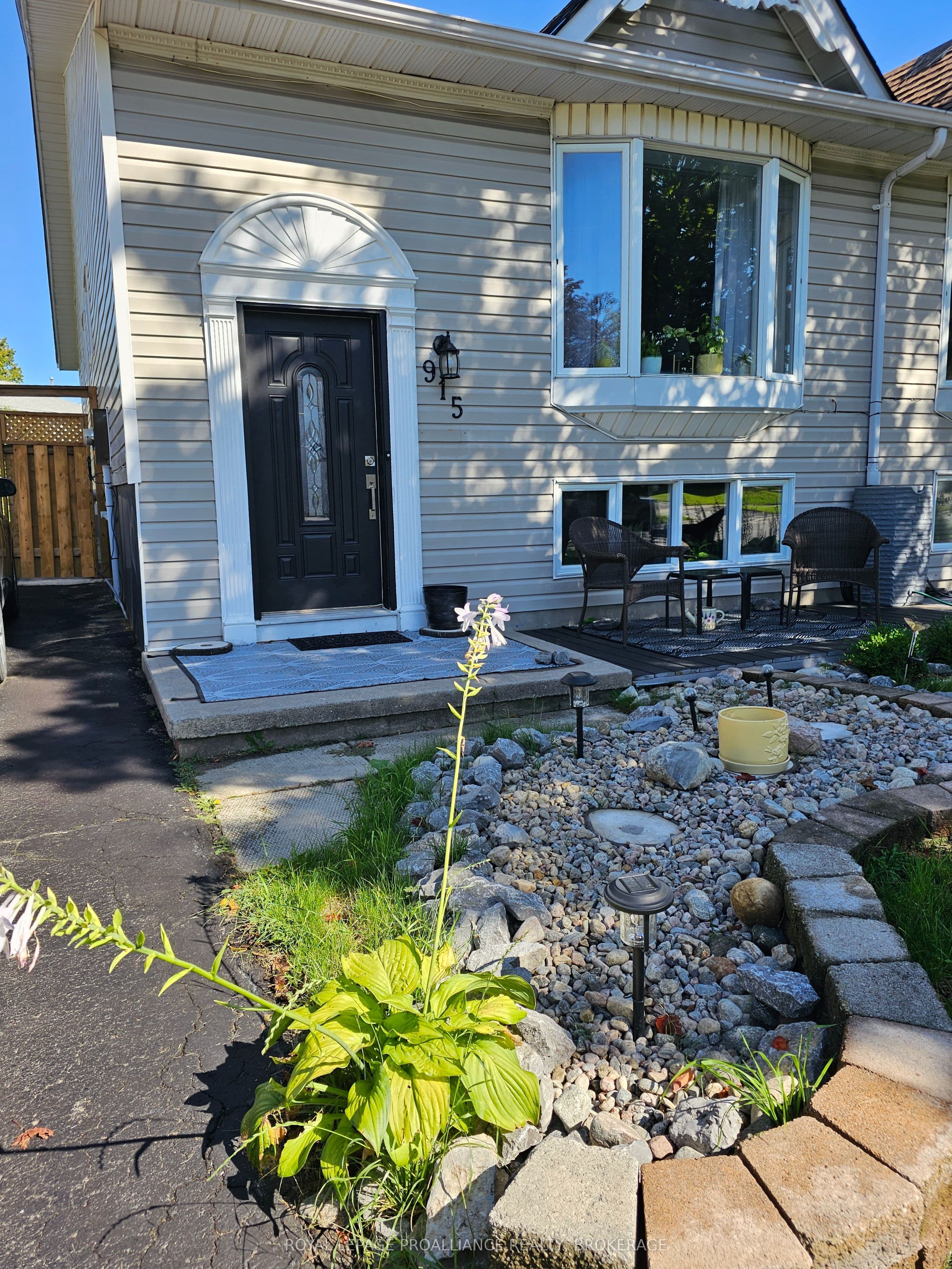 915 Warburton Crescent, Kingston, ON K7M 8L3