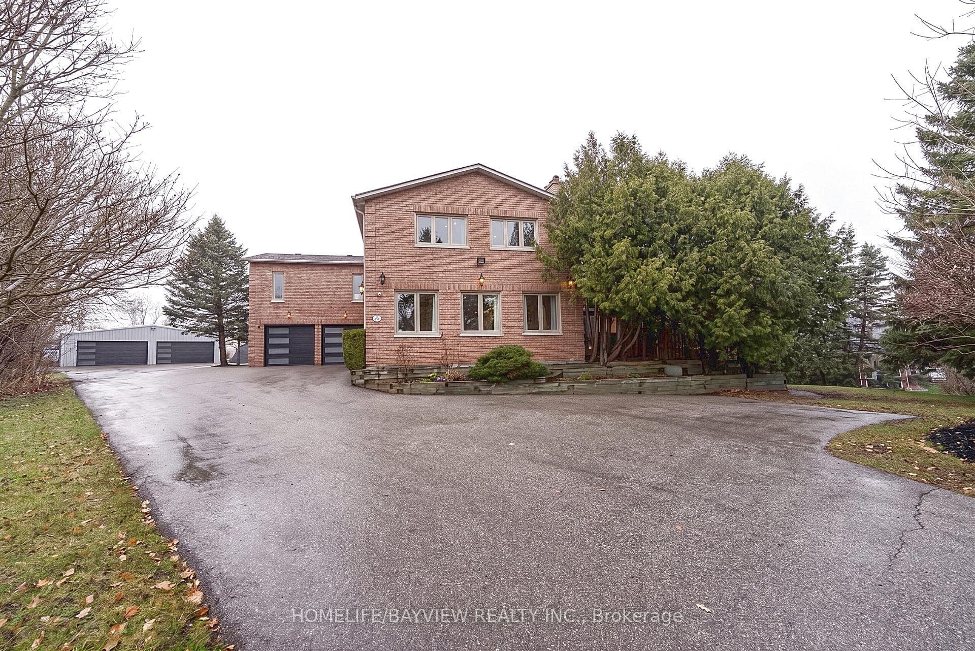 25 Whispering Pine Trail, Aurora, ON L4G 5C7