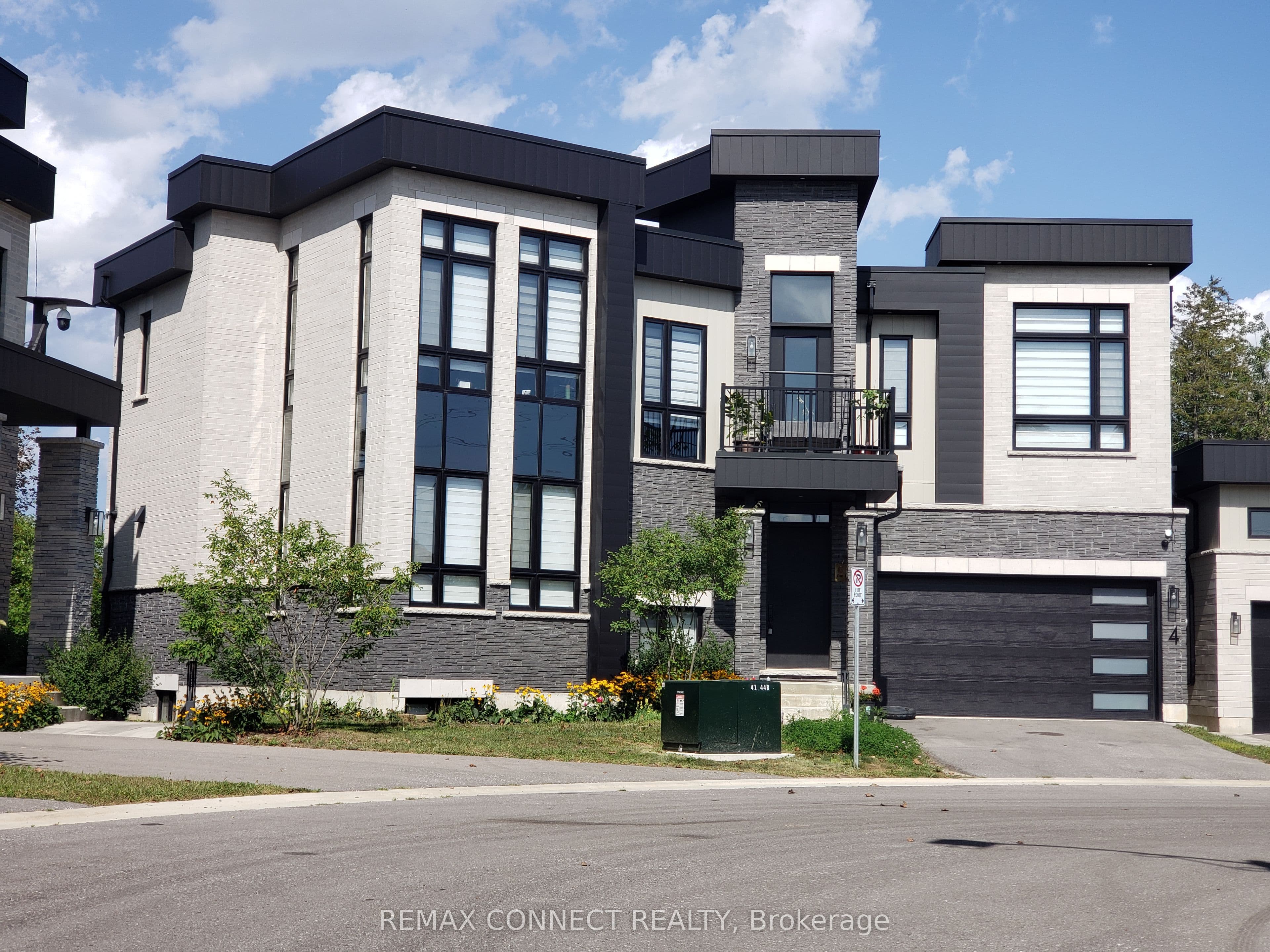 4 Tidmarsh Lane, Ajax, ON L1T 4S1