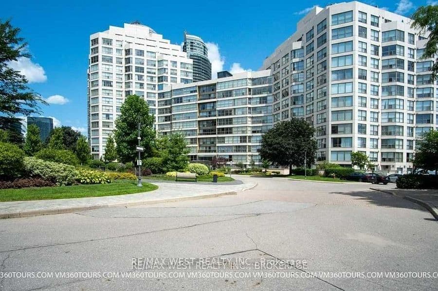 2261 Lake Shore Boulevard W 314, Toronto, ON M8V 3X1