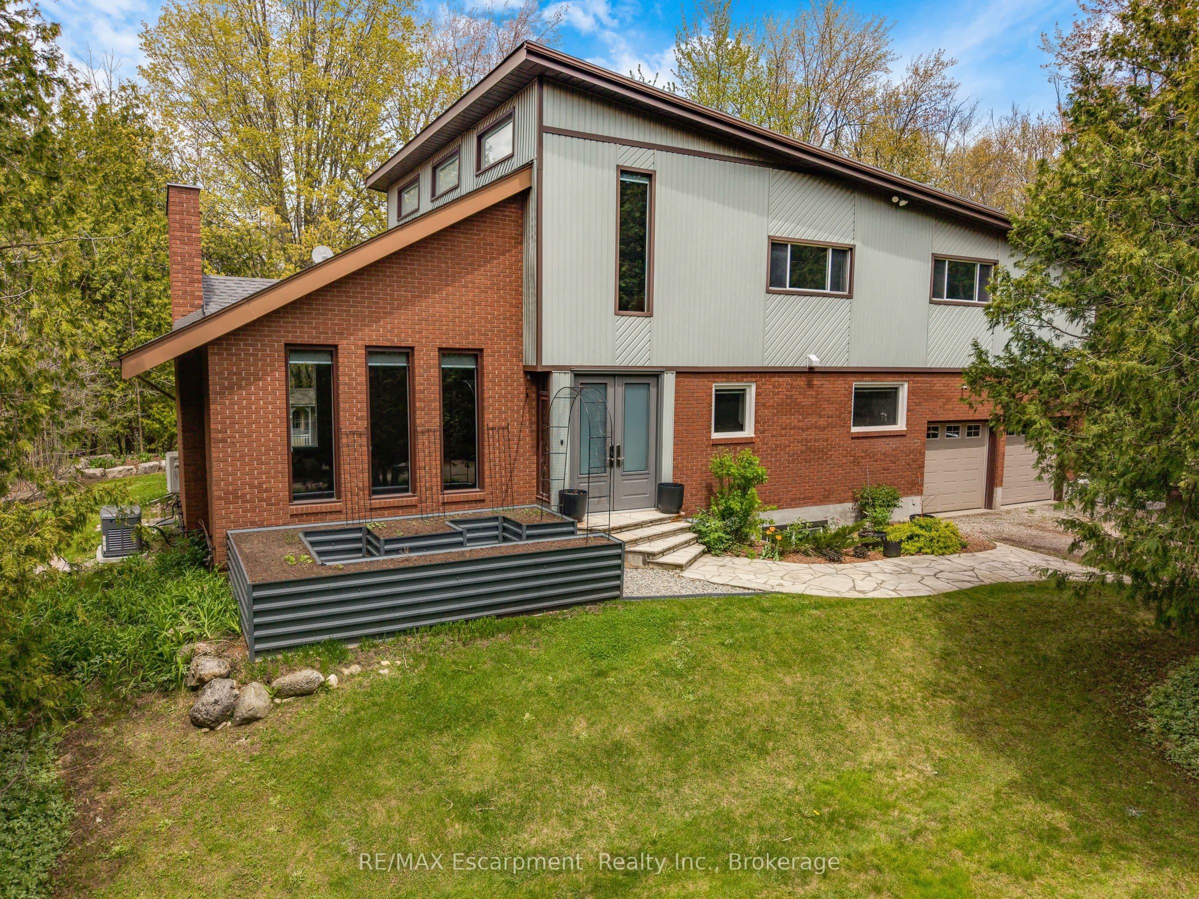 2092 Highway 6, Hamilton, ON N0B 2J0