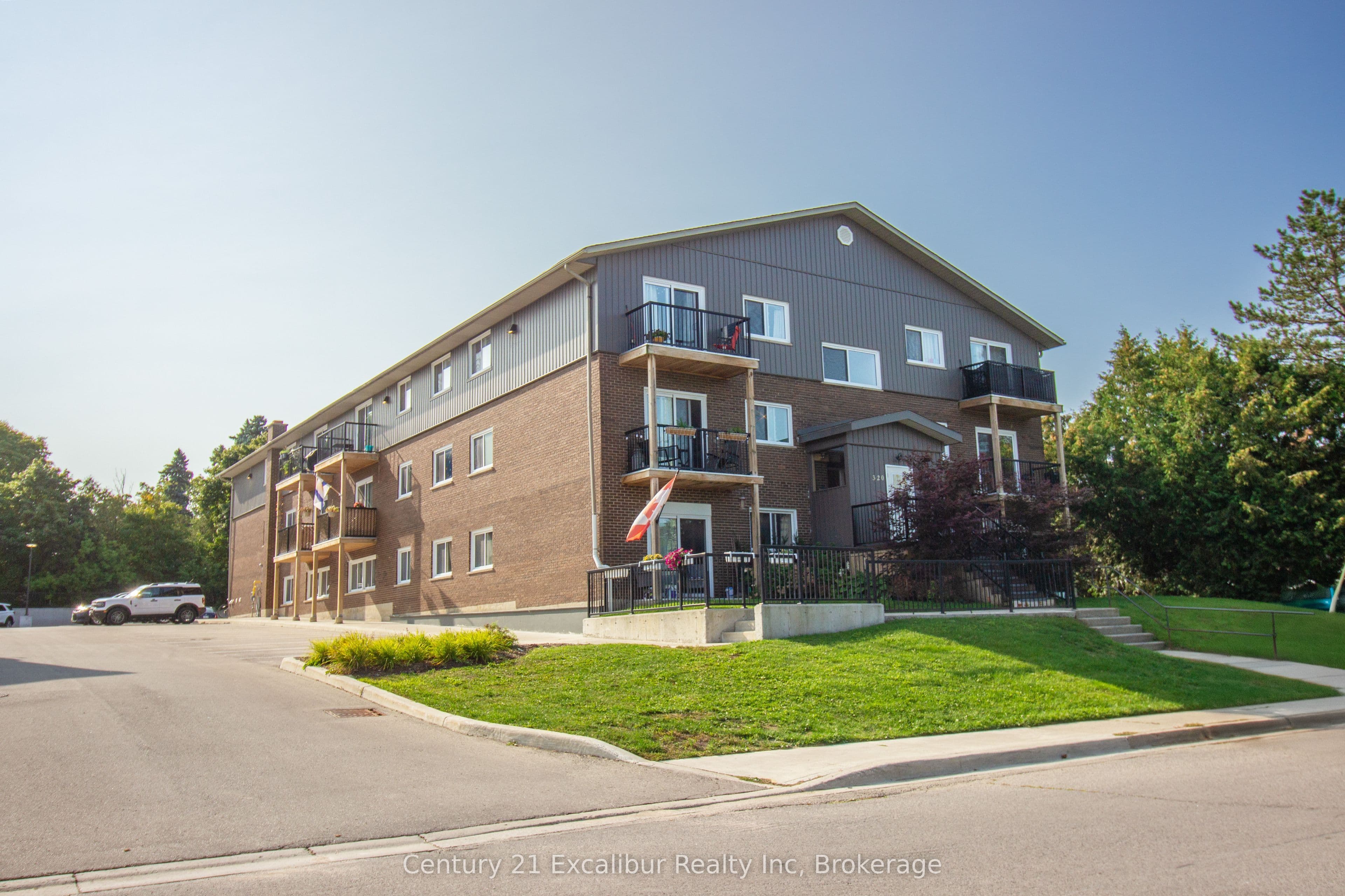 320 Queen Street E 16, Centre Wellington, ON N1M 1T4