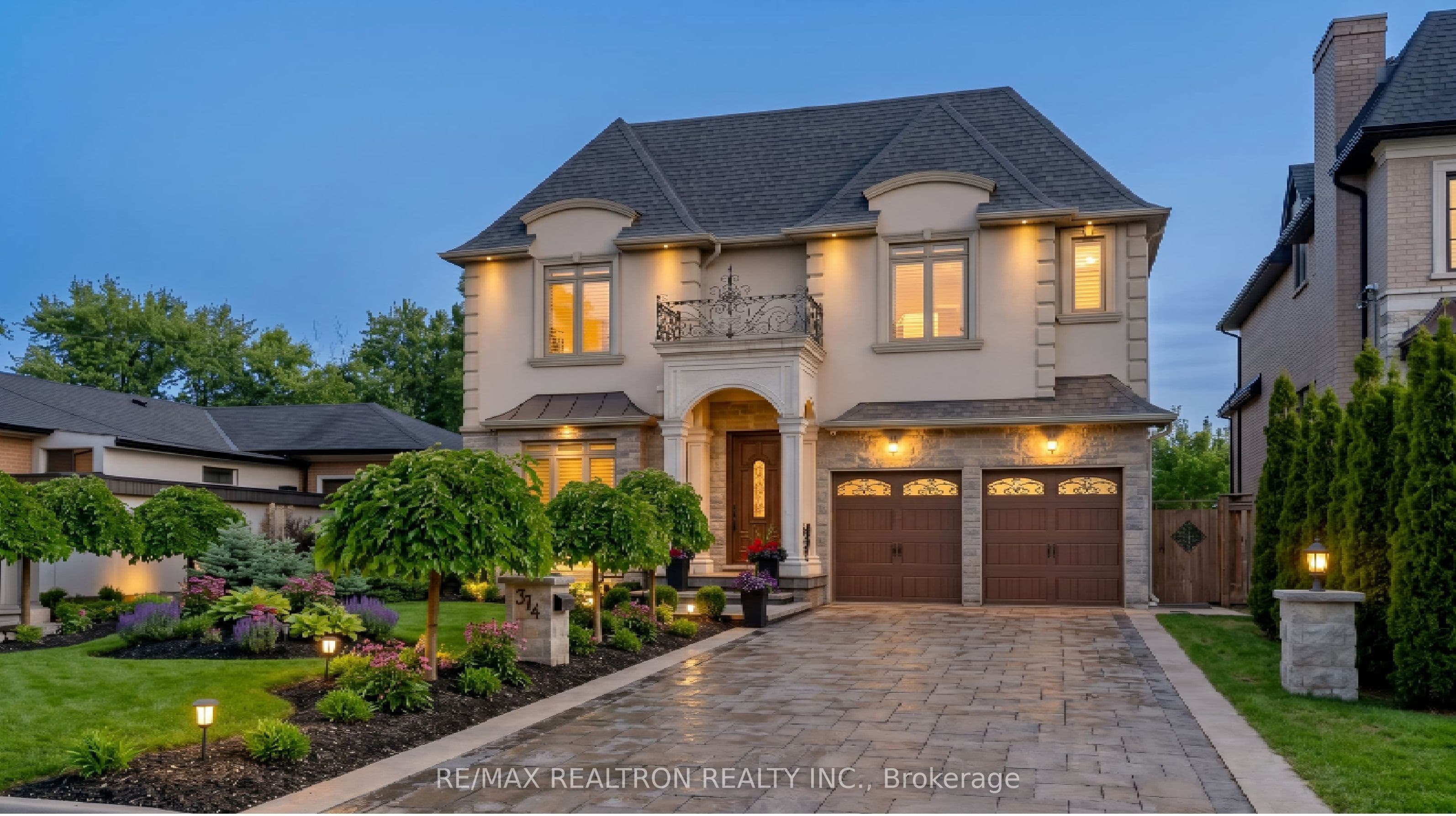 374 Elmwood Avenue, Richmond Hill, ON L4C 1M1