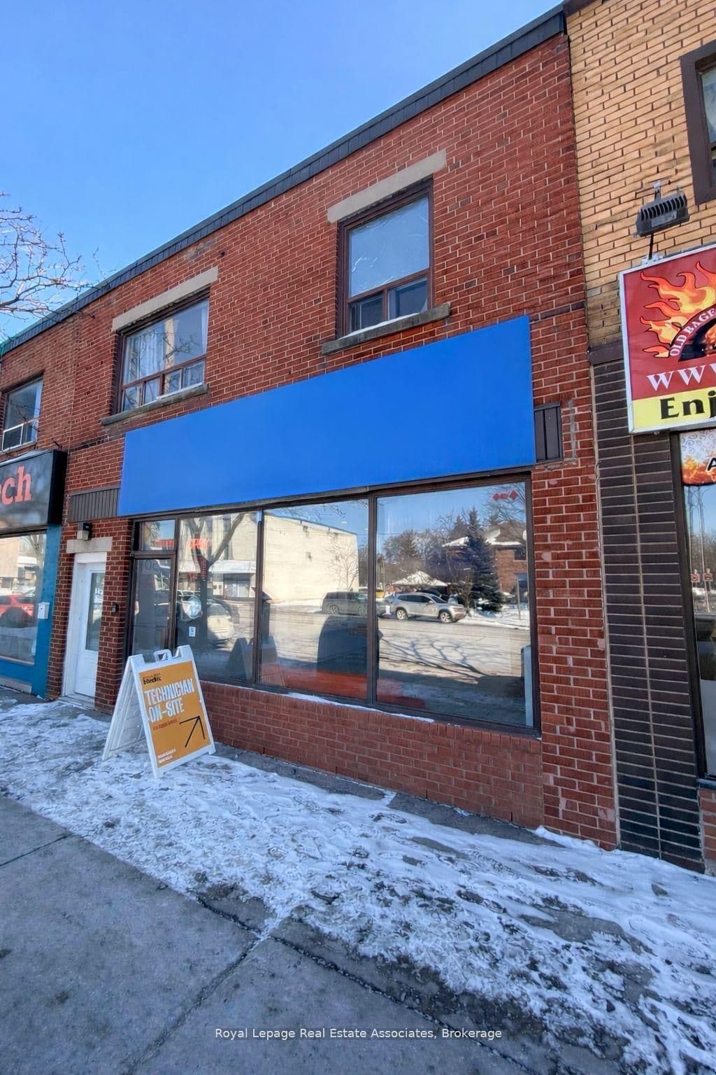 237 Lakeshore Road E, Mississauga, ON L5G 1G8