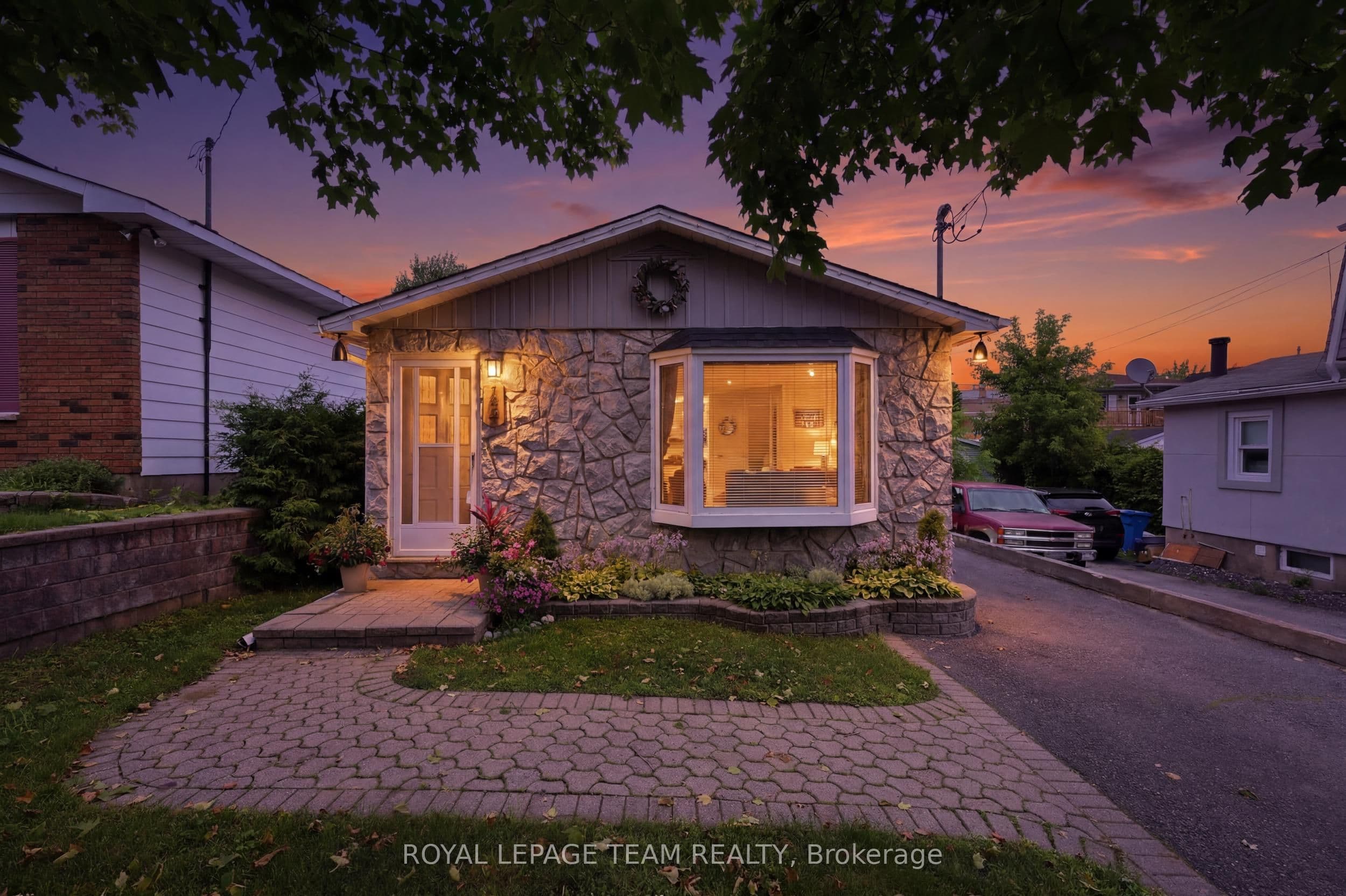 289 Montfort Street, Vanier and Kingsview Park, ON K1L 5N7