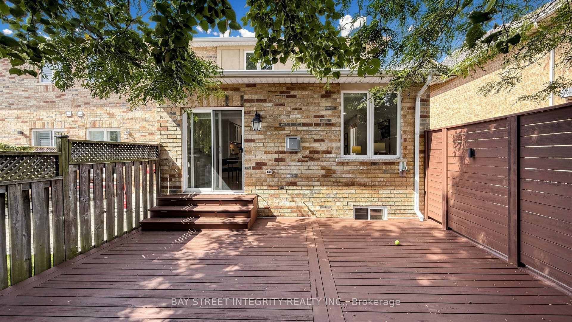 2048 Elmgrove Road, Oakville, ON L6M 4Y5