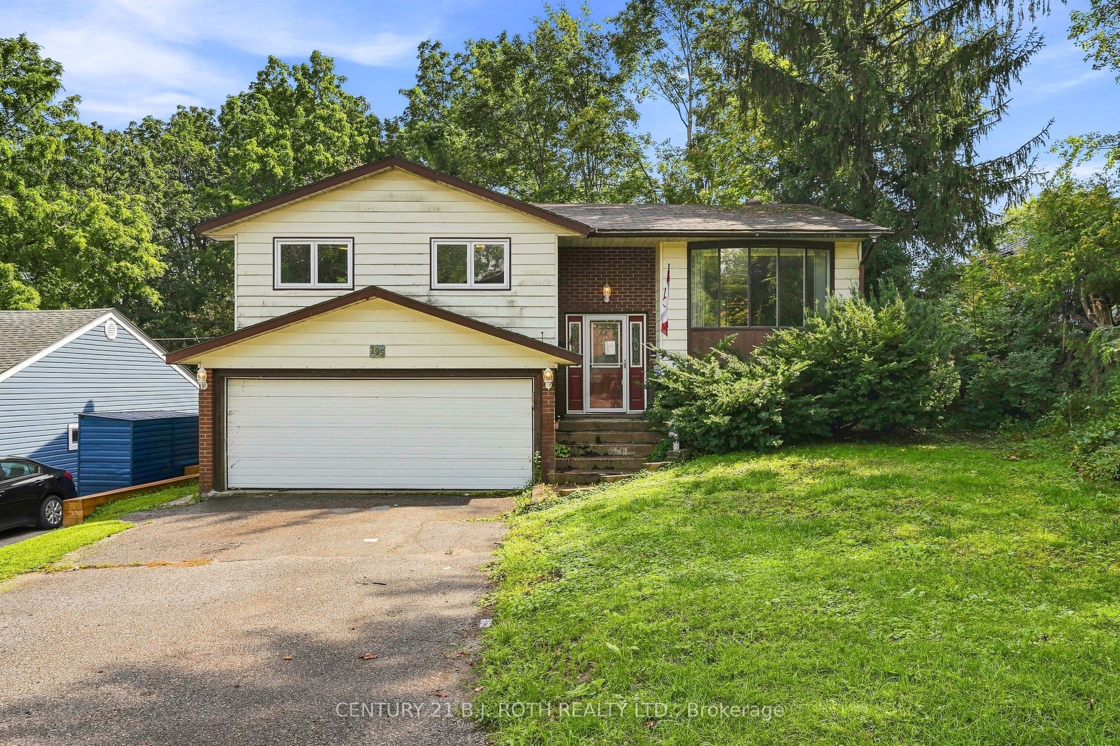 195 North Street E, Orillia, ON L3V 2G2