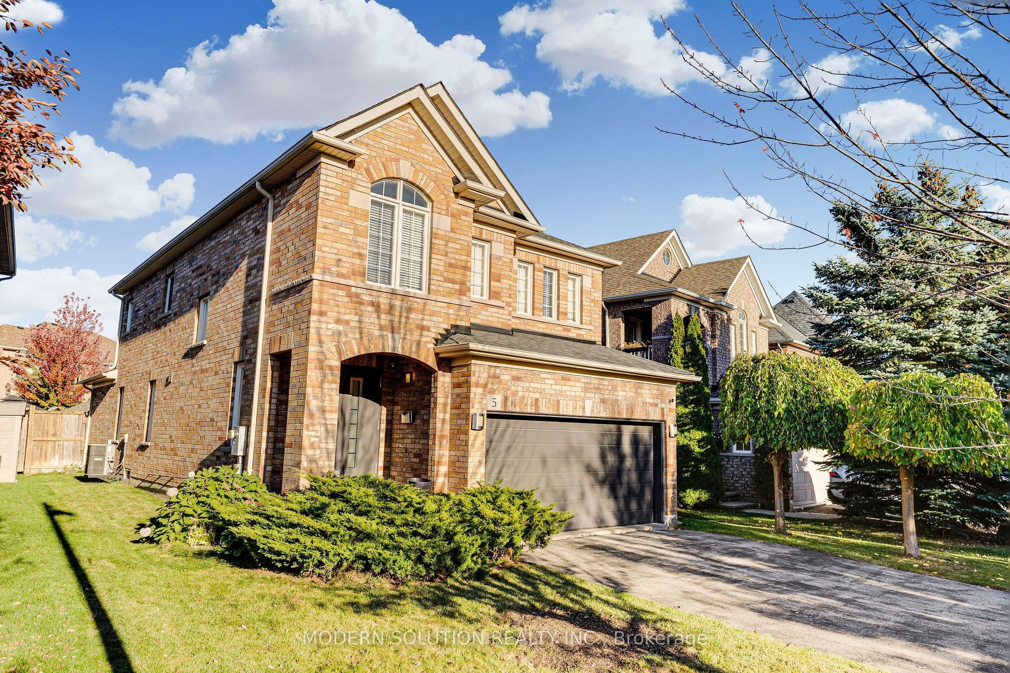 5 Woodcote Crescent, Halton Hills, ON L7G 6M2