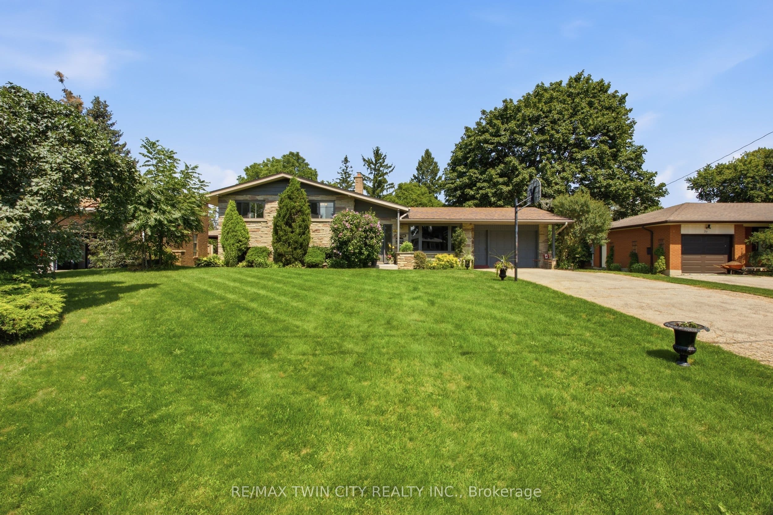 28 Alice Crescent, Wilmot, ON N0B 0B2