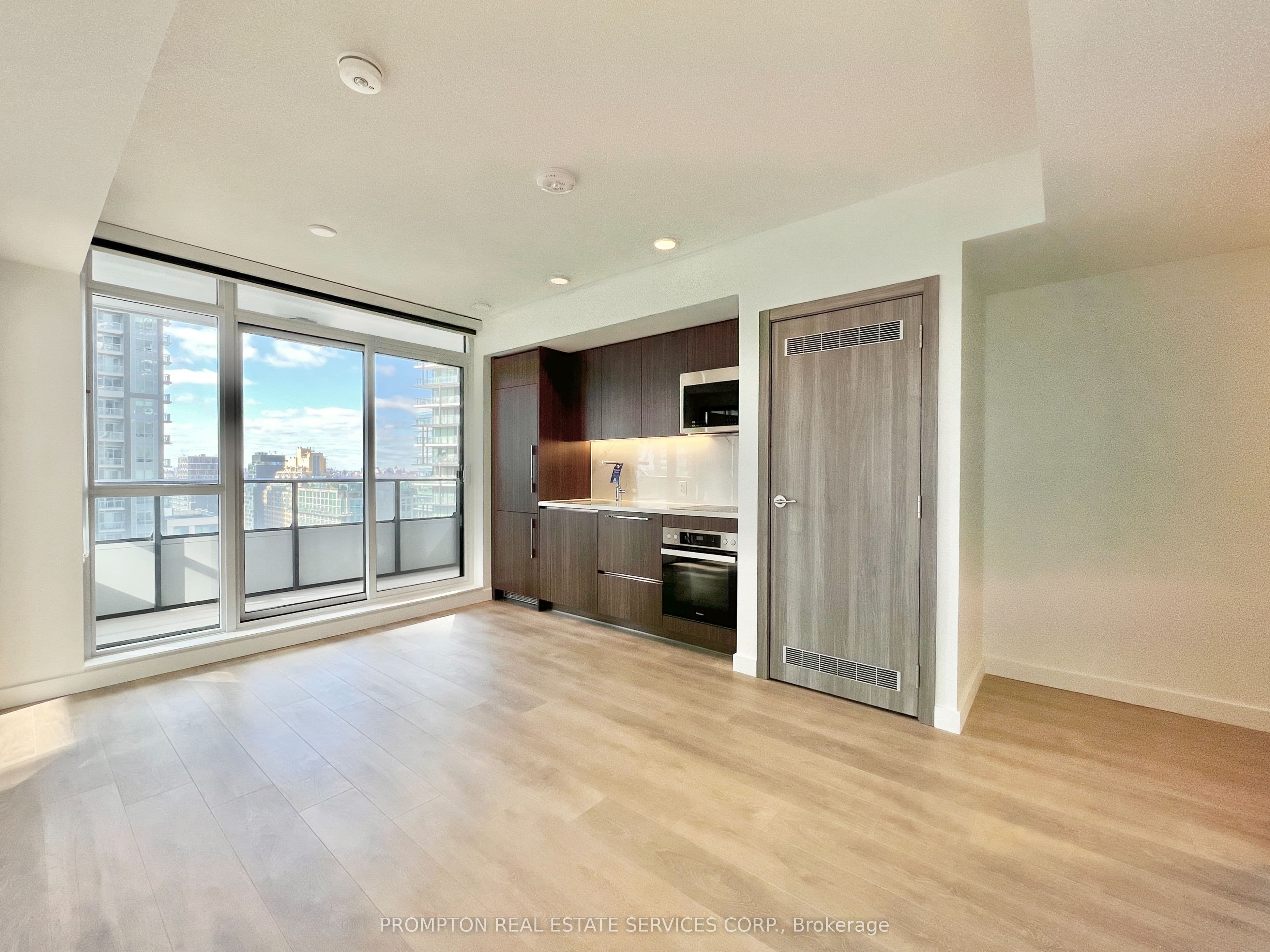 38 Widmer Street 2007, Toronto, ON M5V 0P7