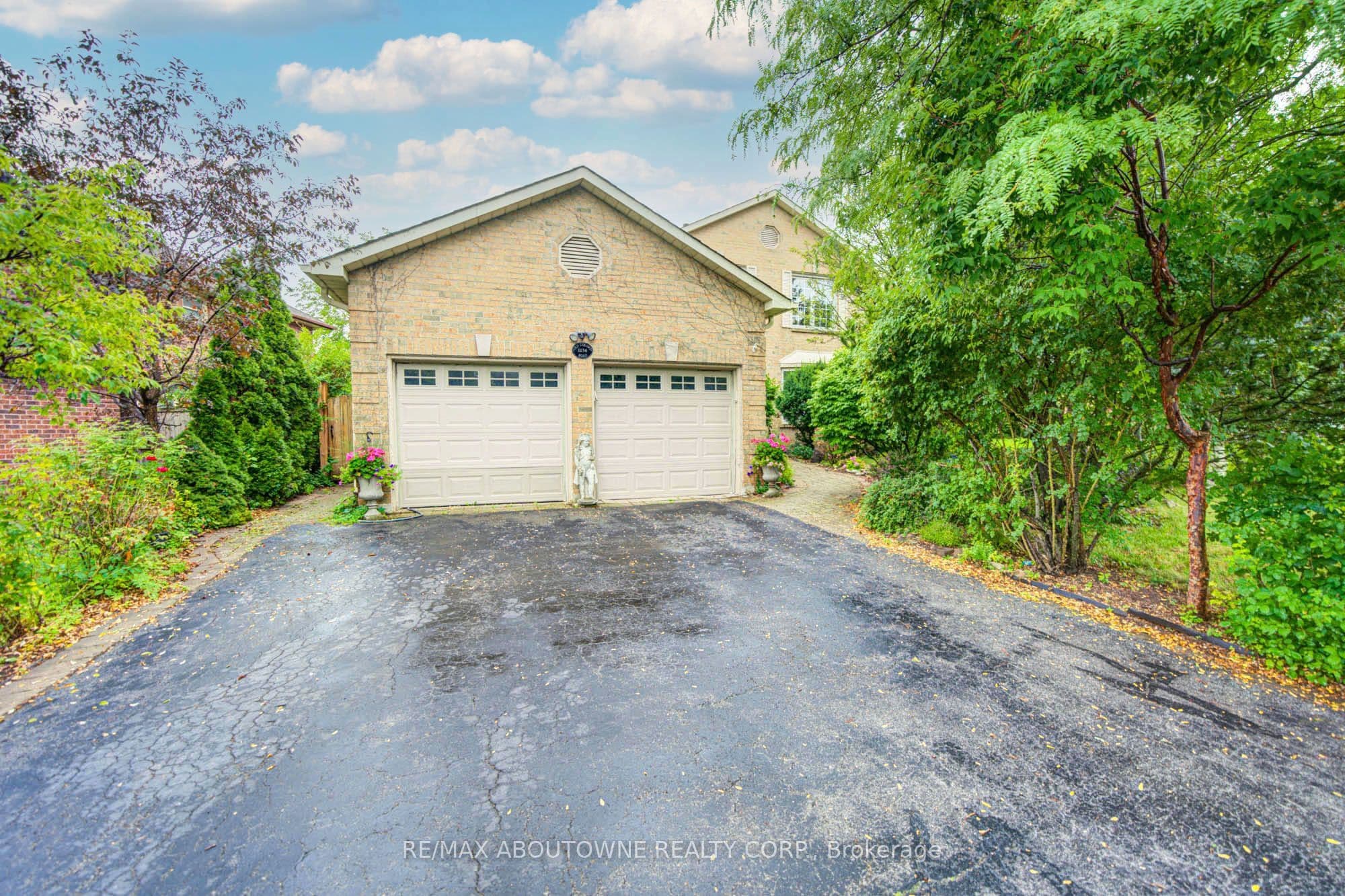 1156 Old Colony Road Lower, Oakville, ON L6M 1J8