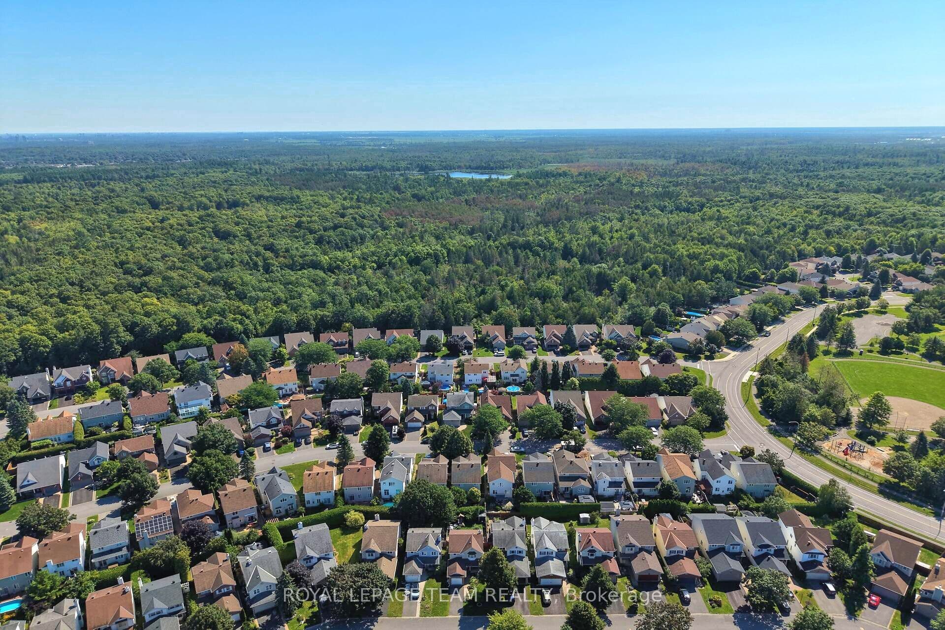 12 Mattawa Crescent, Kanata, ON K2M 2J4