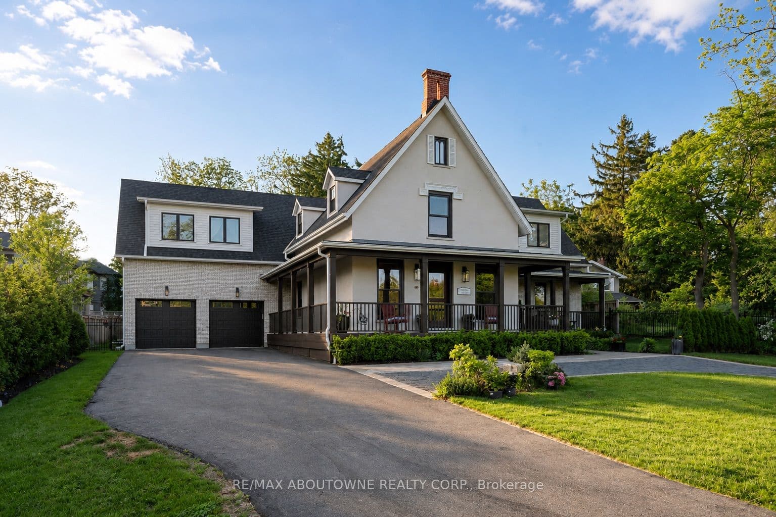 489 Lakeshore Road W, Oakville, ON L6K 1G4