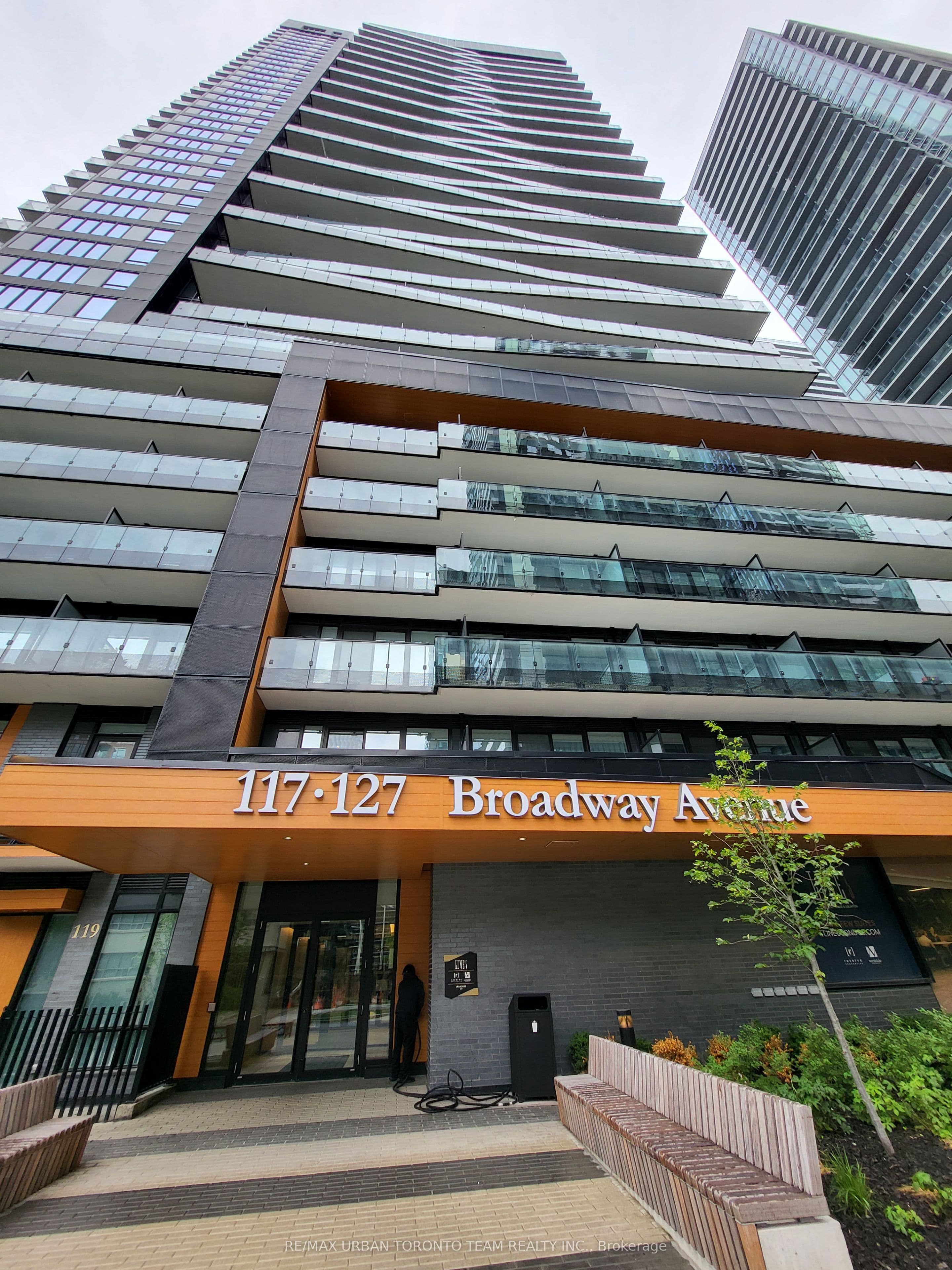 127 Broadway Avenue 213, Toronto, ON M4P 1V4