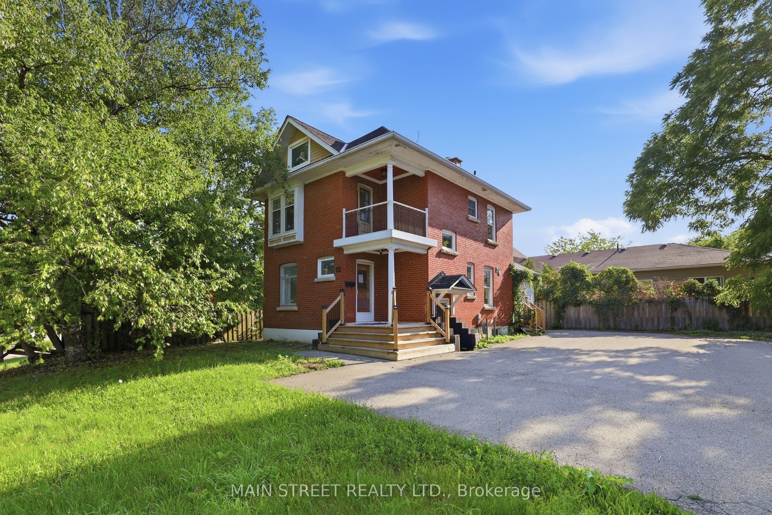 12 Vincent Street, Newmarket, ON L3Y 4G2