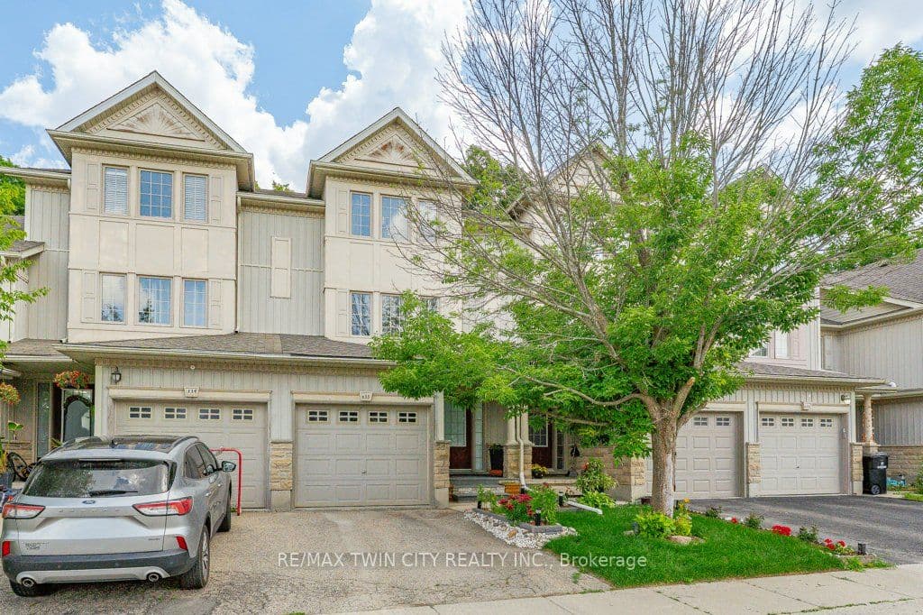 110 Activa Avenue E33, Kitchener, ON N2E 4K4