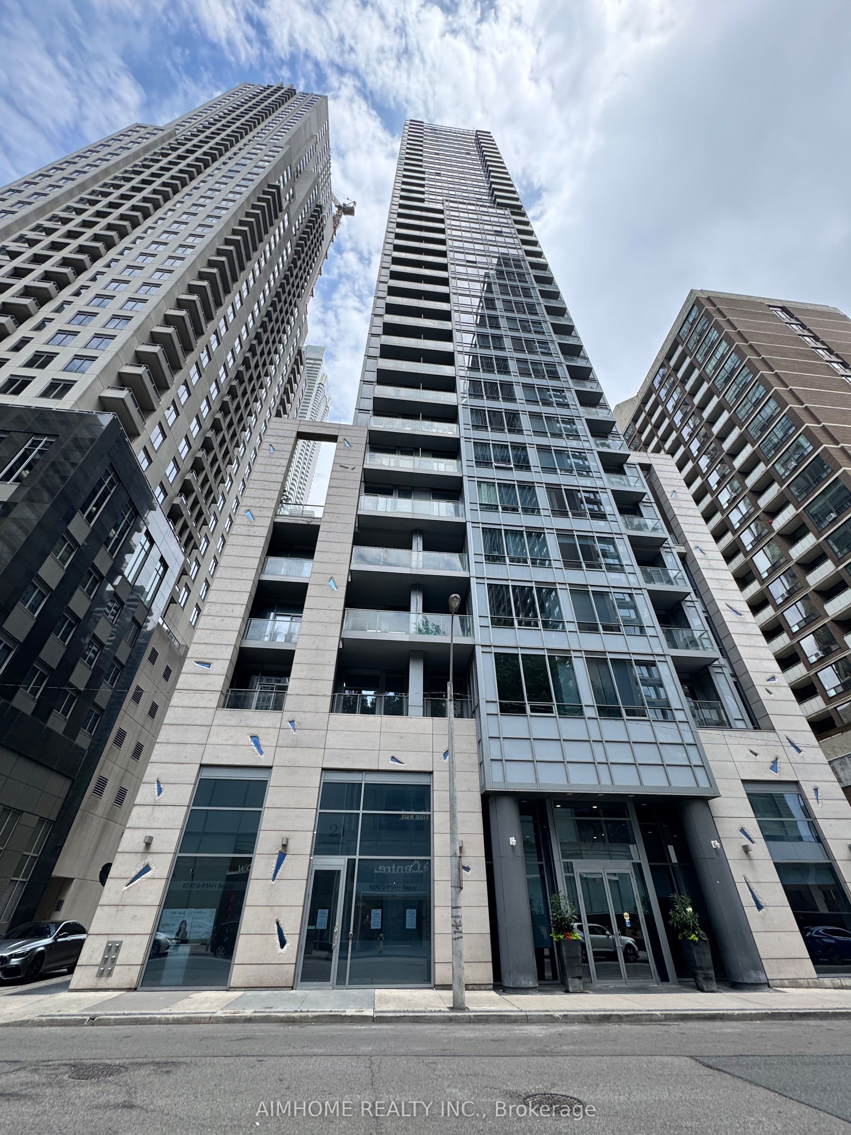 21 Balmuto Street 1801, Toronto, ON M4Y 1W4