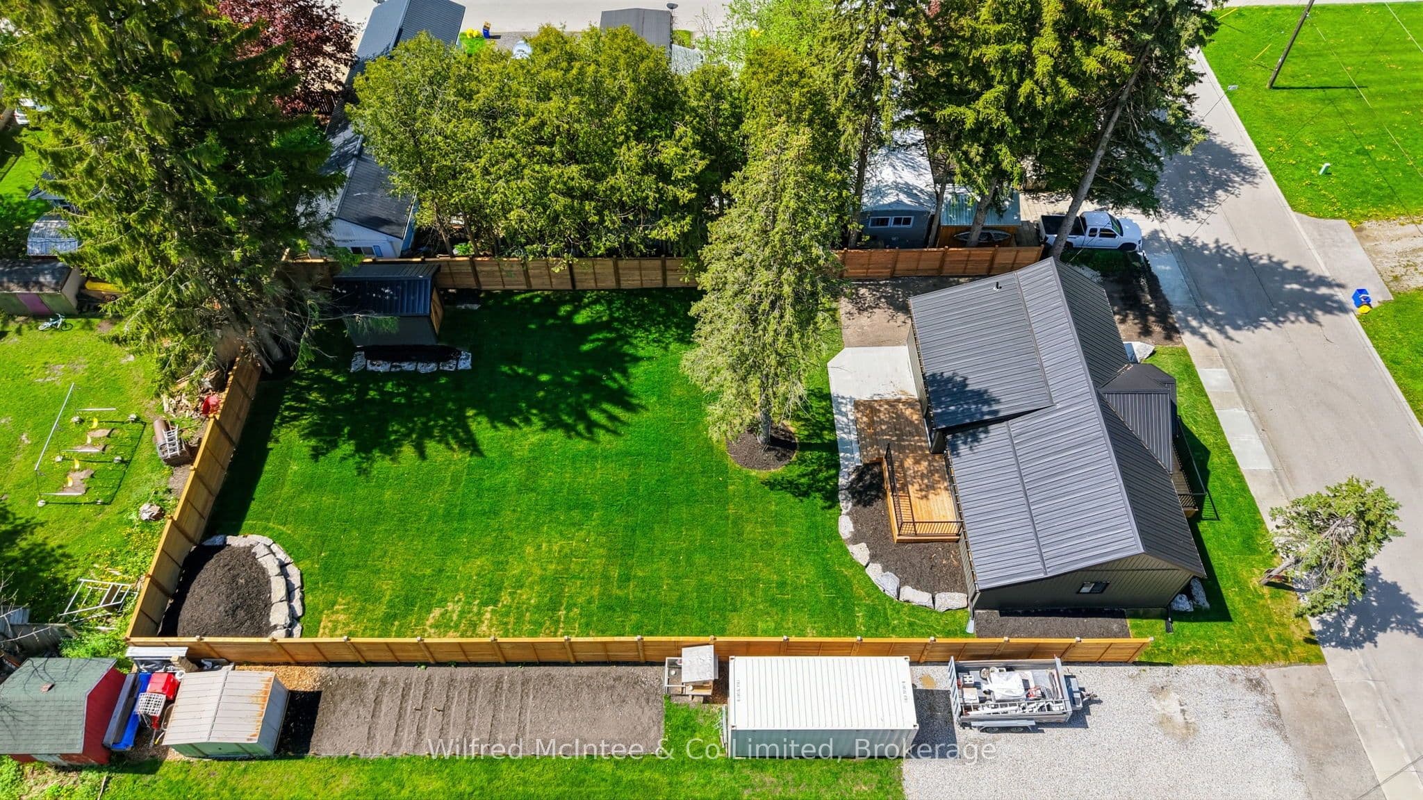 550 Wellington Street, Minto, ON N4W 3G9