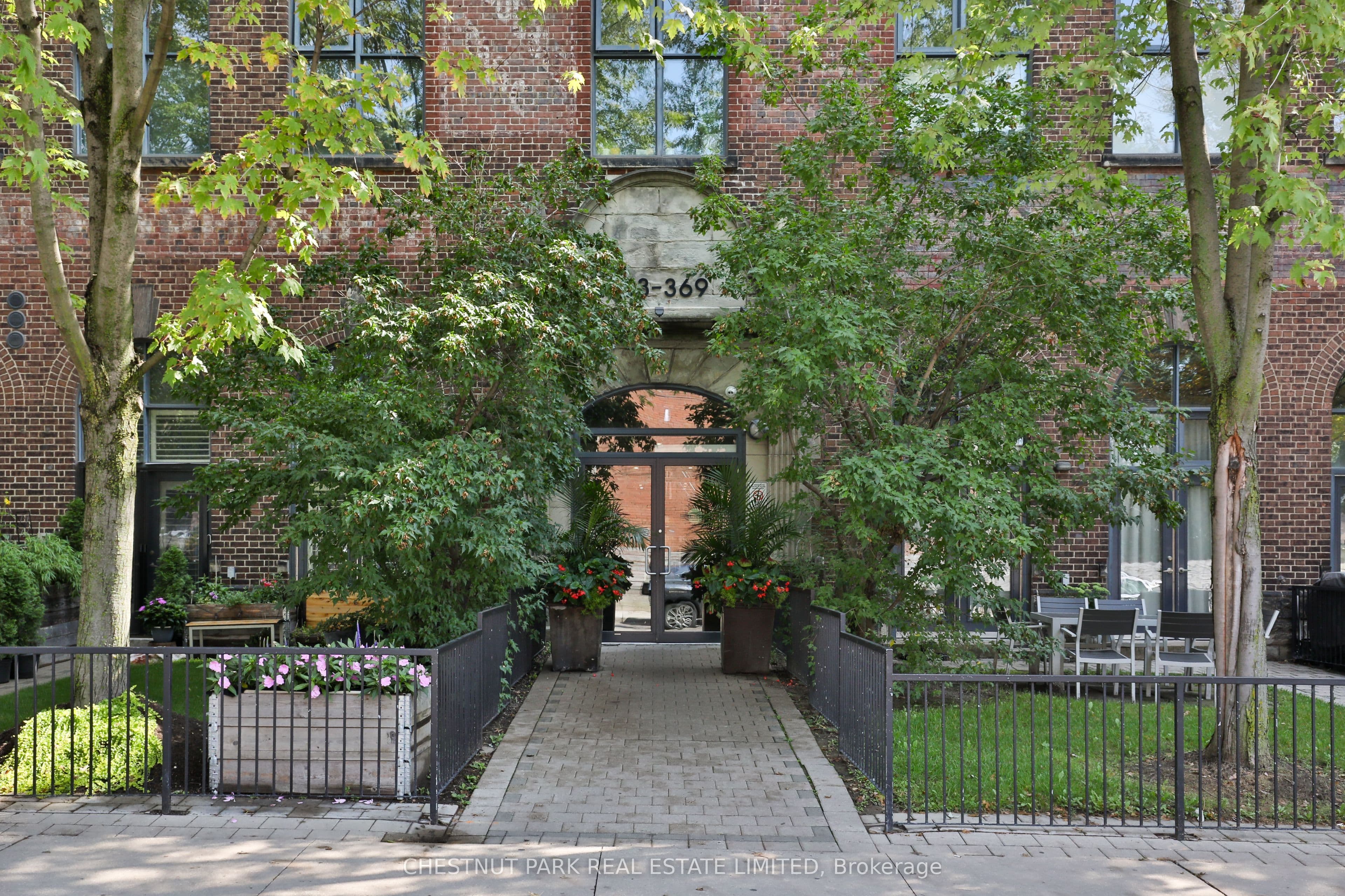 369 Sorauren Avenue 414, Toronto, ON M6R 3C2