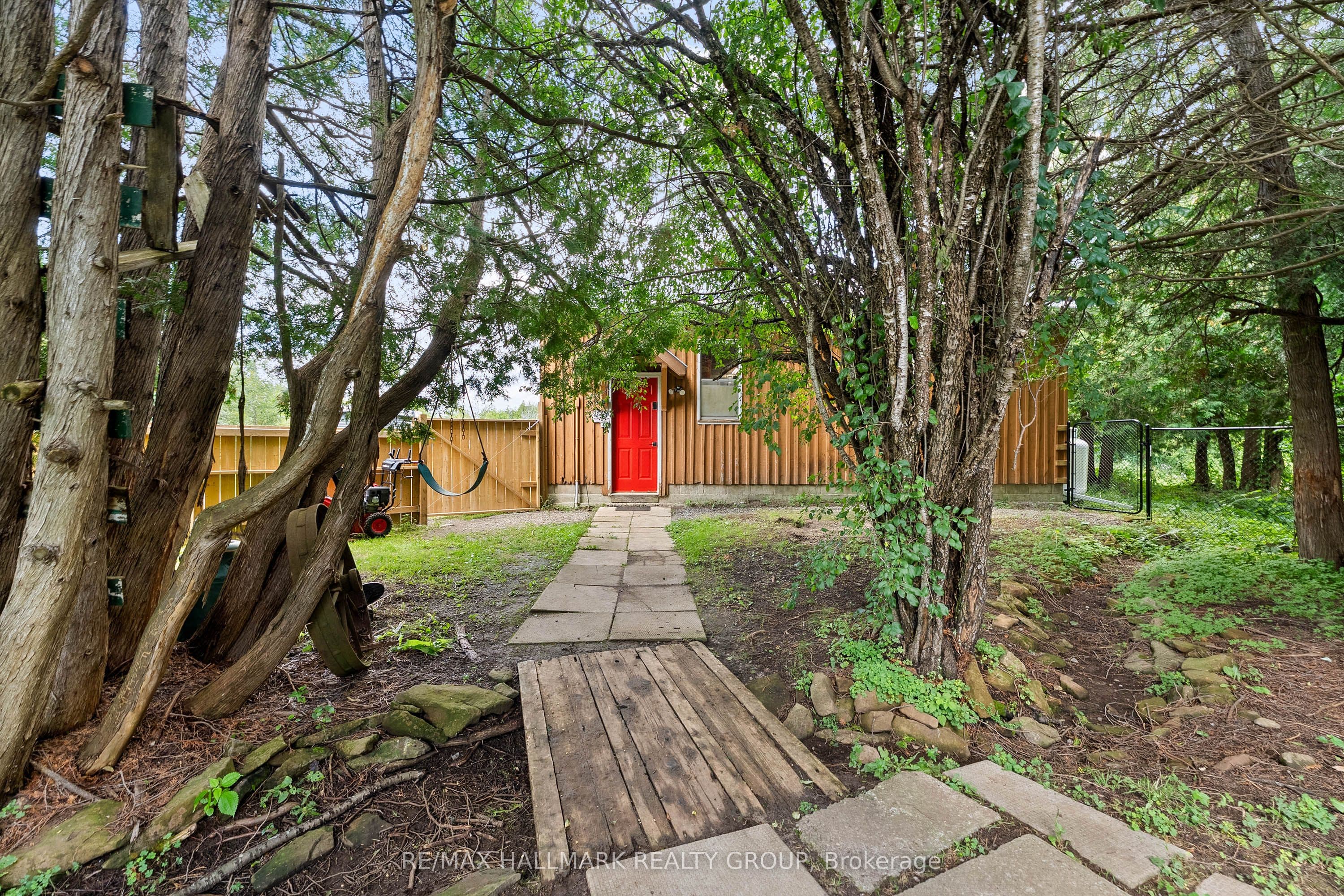 6666 Roger Stevens Drive, Montague, ON K7A 4S6