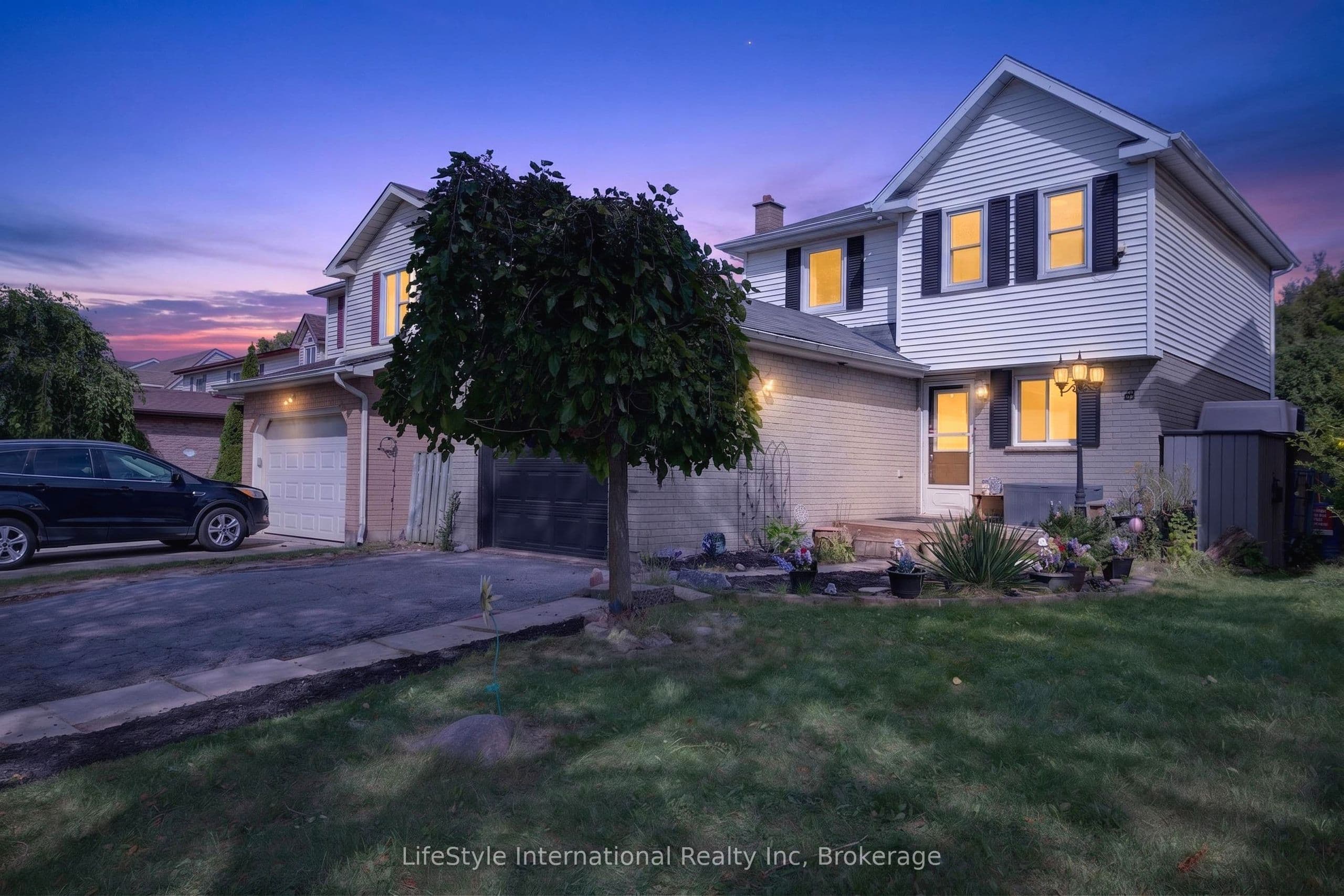 18 Camrose Court, Kitchener, ON N2M 5J4
