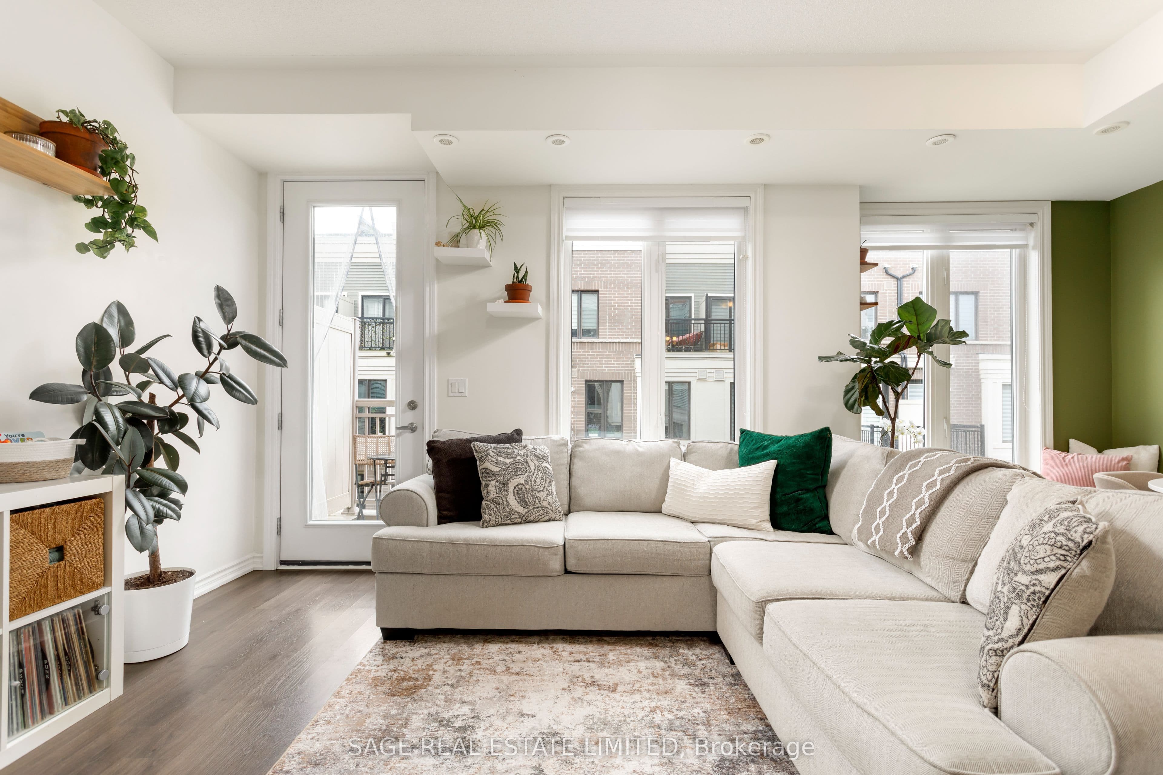 140 Long Branch Avenue 27, Toronto, ON M8W 0B1