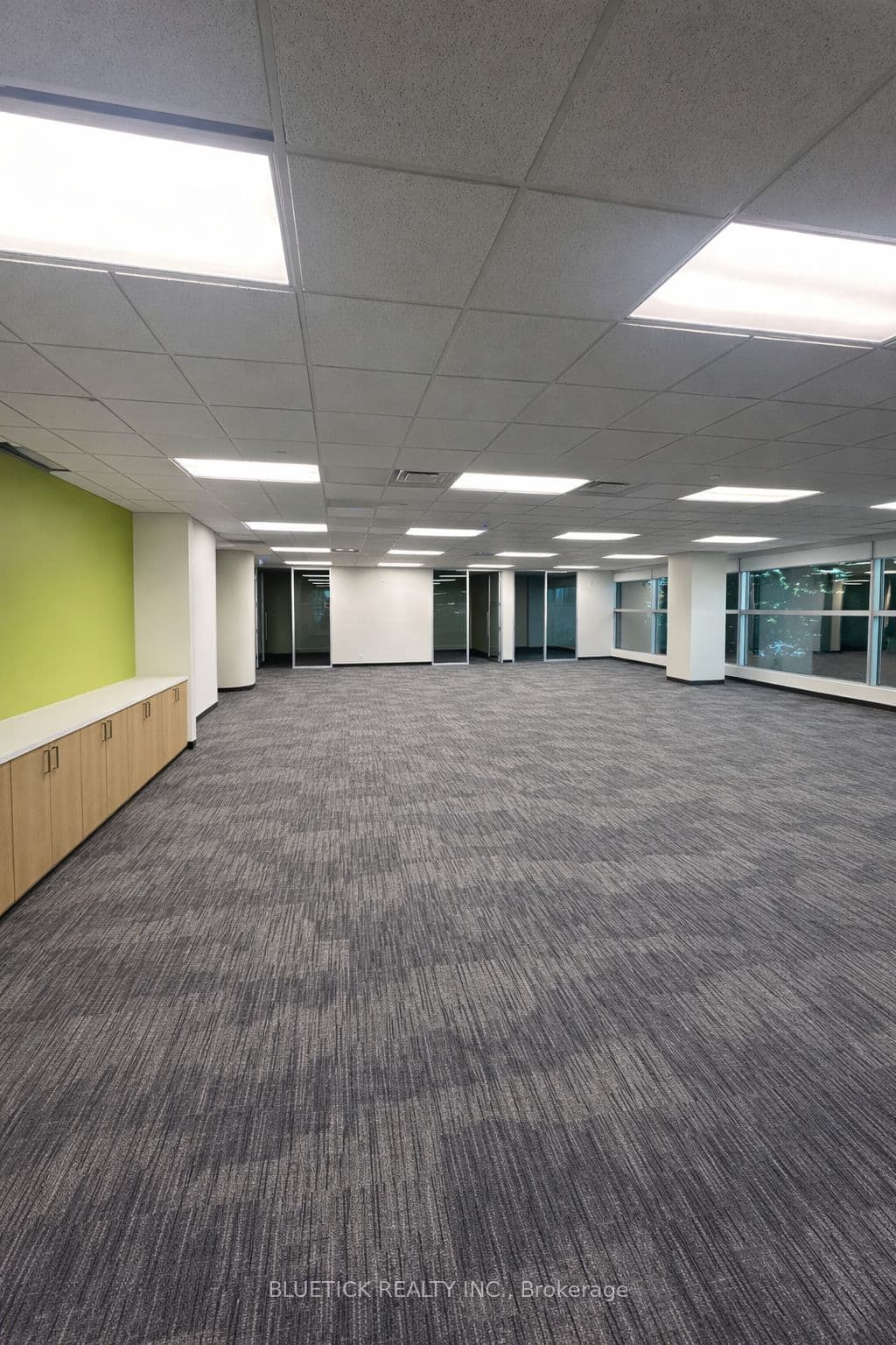 5500 North Service Road 202, Burlington, ON L7L 6W6