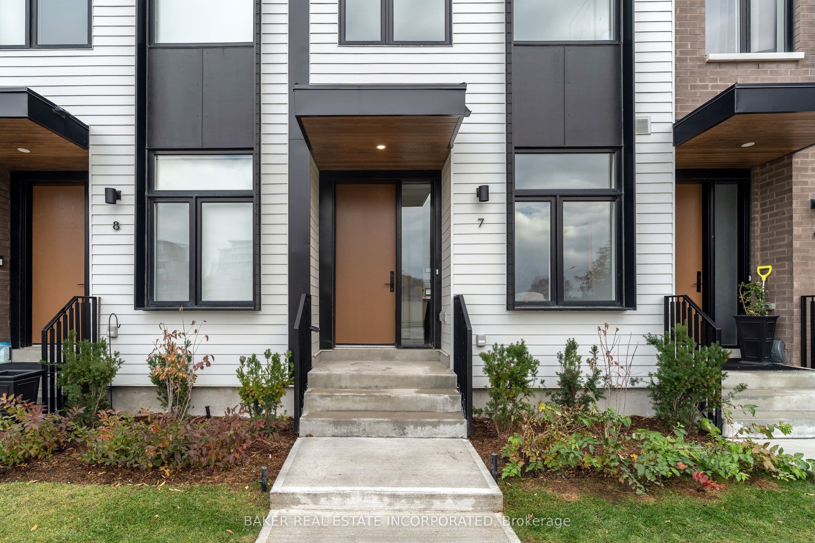 10 Lou Parsons Way 1, Mississauga, ON L5H 0B2