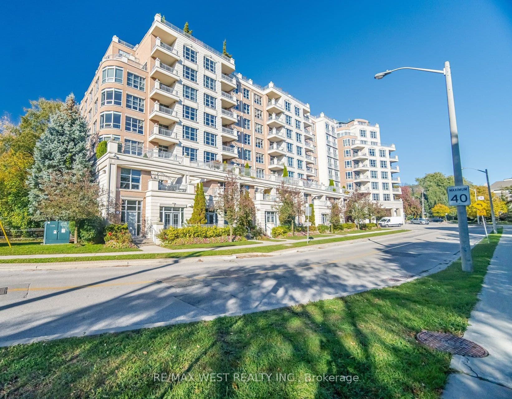 10 Old York Mills Road 701, Toronto, ON M2P 2G9