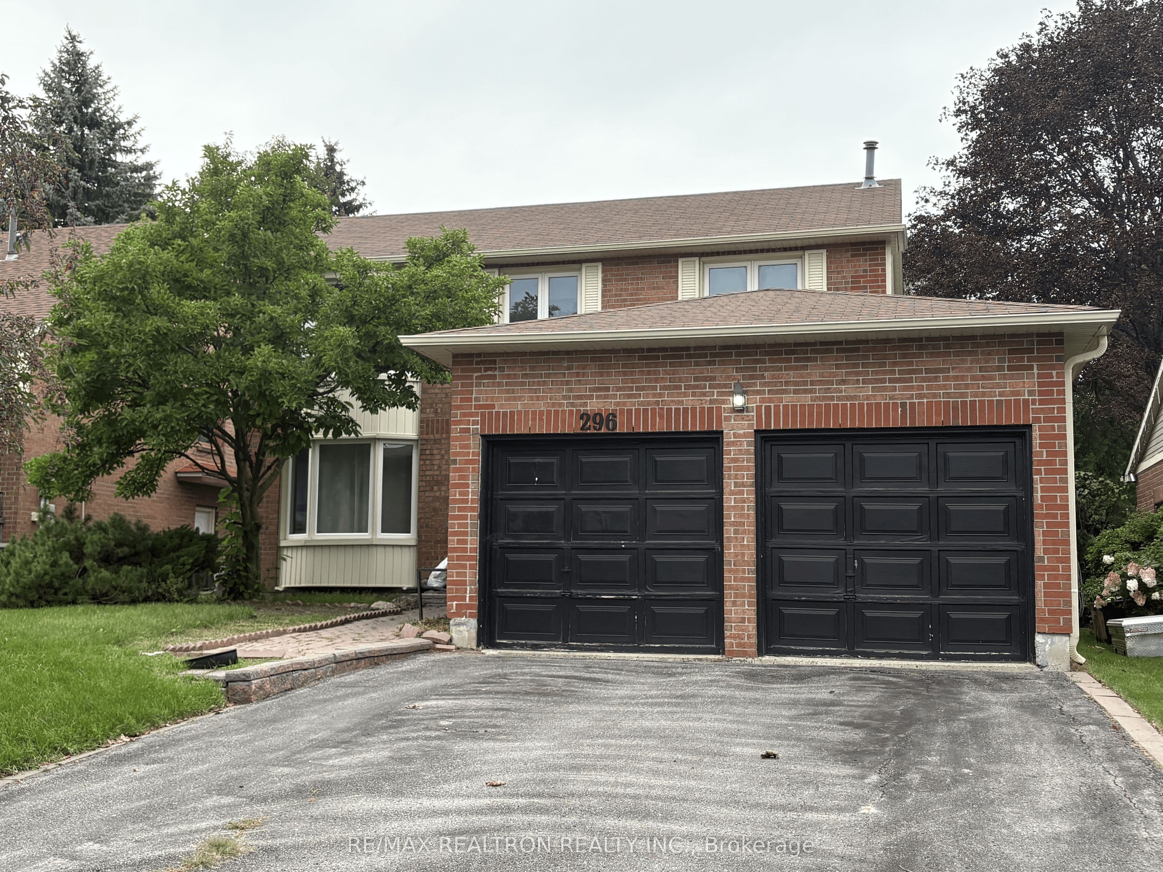 296 John Bowser Crescent, Newmarket, ON L3Y 7N8