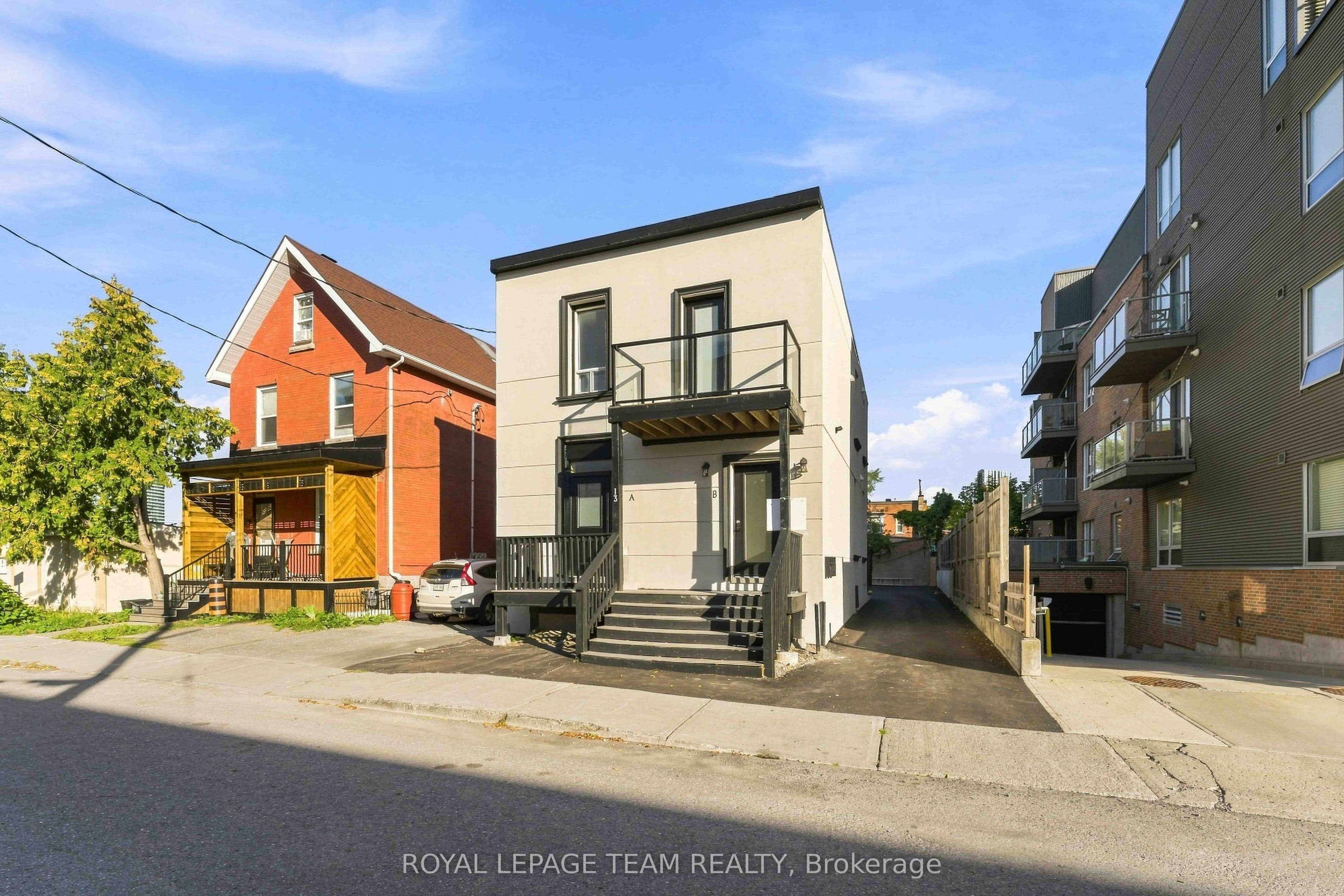 13 Balsam Street B, West Centre Town, ON K1R 6W6