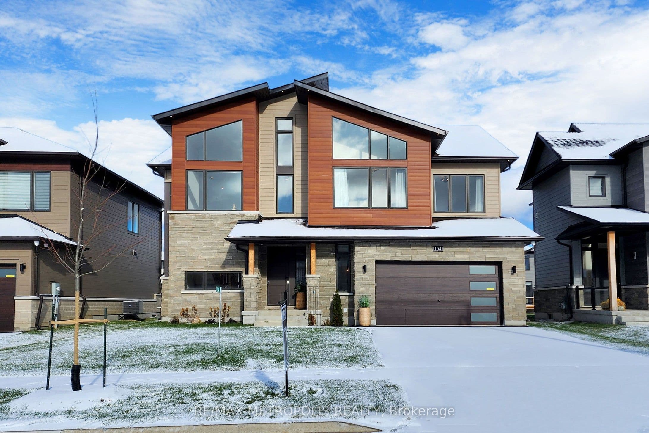 104 Stoneleigh Drive, Blue Mountains, ON L9Y 0V1
