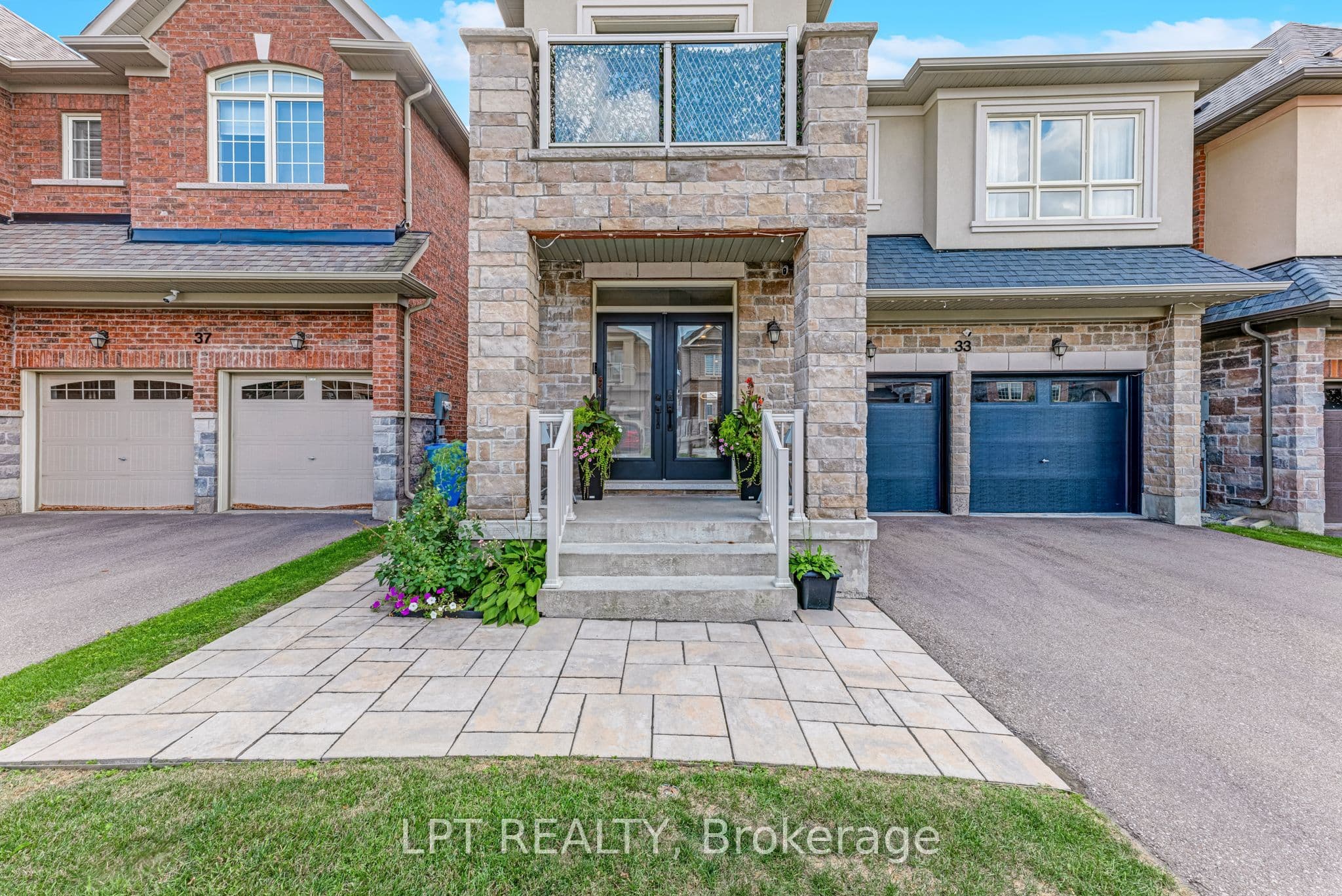 33 Mondial Crescent, East Gwillimbury, ON L9N 0S1