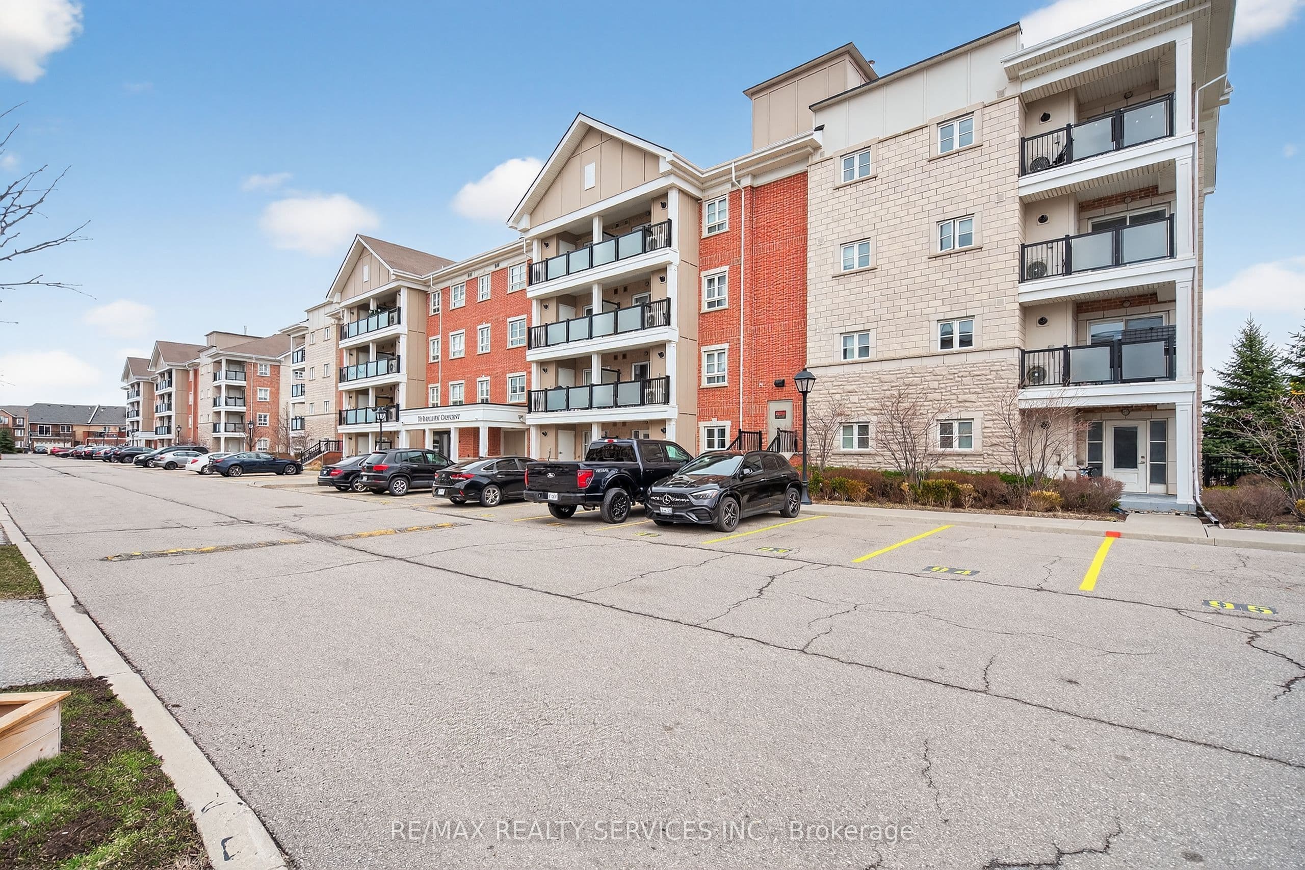 70 Baycliffe Crescent 301, Brampton, ON L7A 0Z5