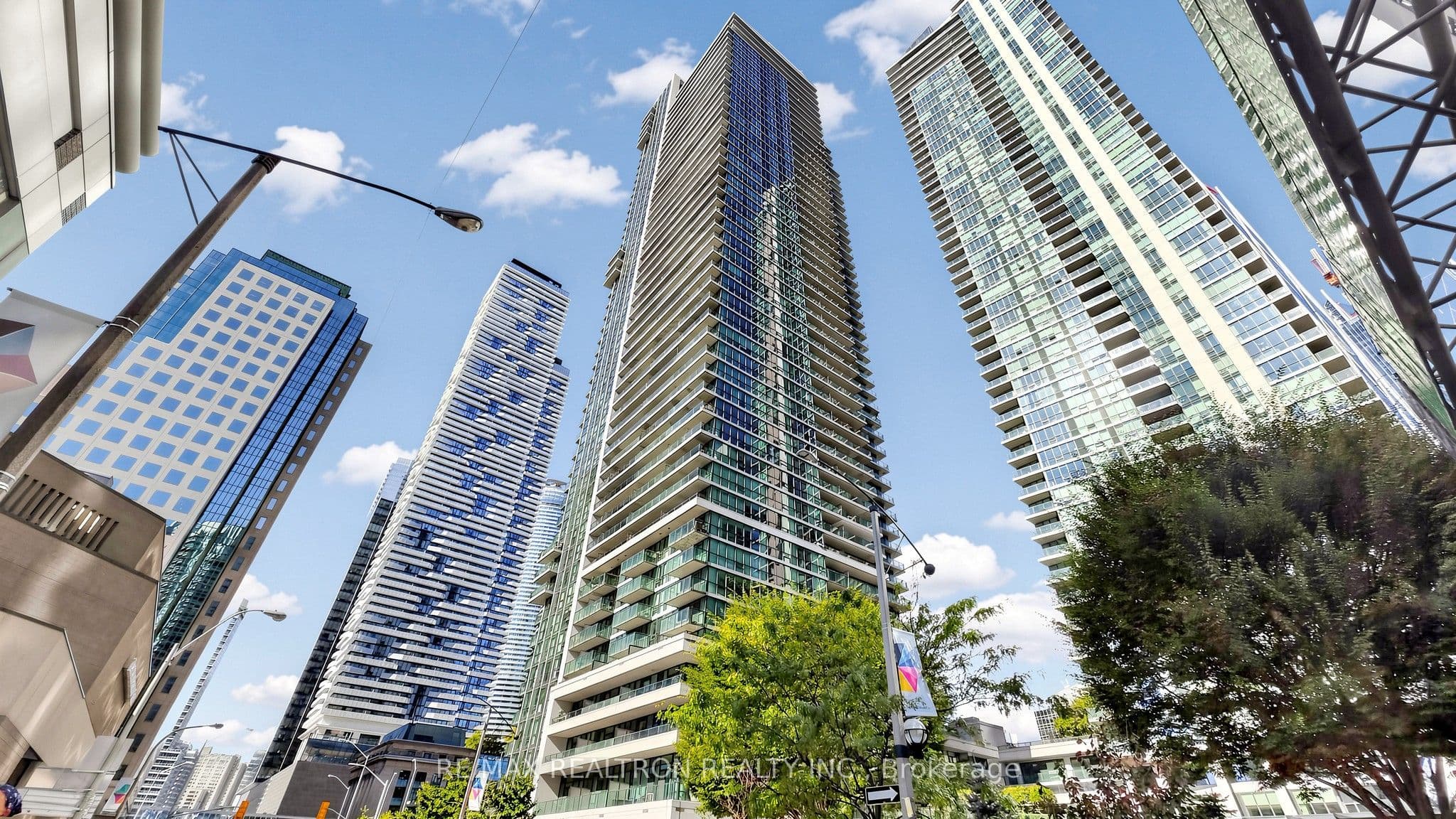 33 Bay Street 2211, Toronto, ON M5J 2Z3