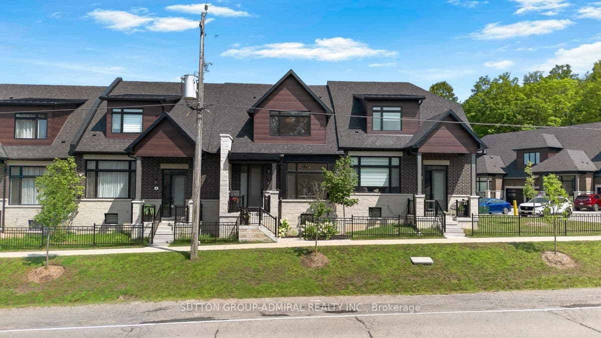 4 Vern Robertson Gate, Uxbridge, ON L9P 0R9
