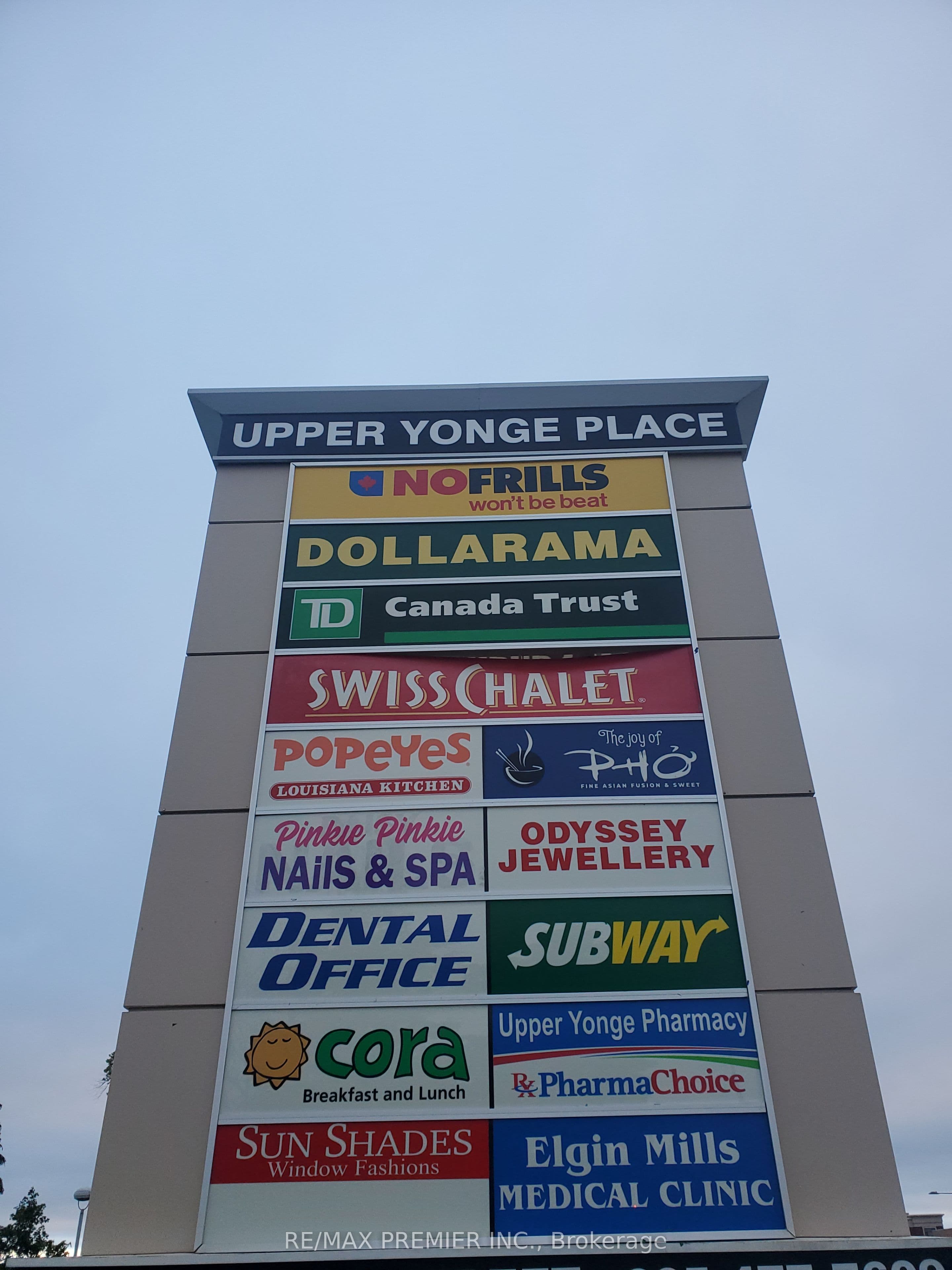 10909 Yonge Street 212, Richmond Hill, ON L4C 3E3