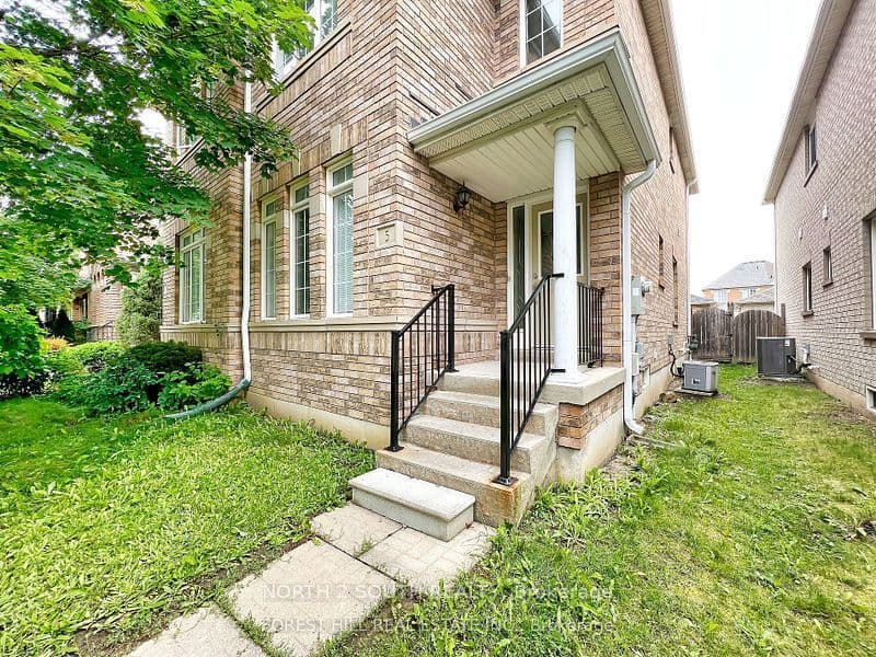 5 Bellagio Crescent, Vaughan, ON L4K 5J9