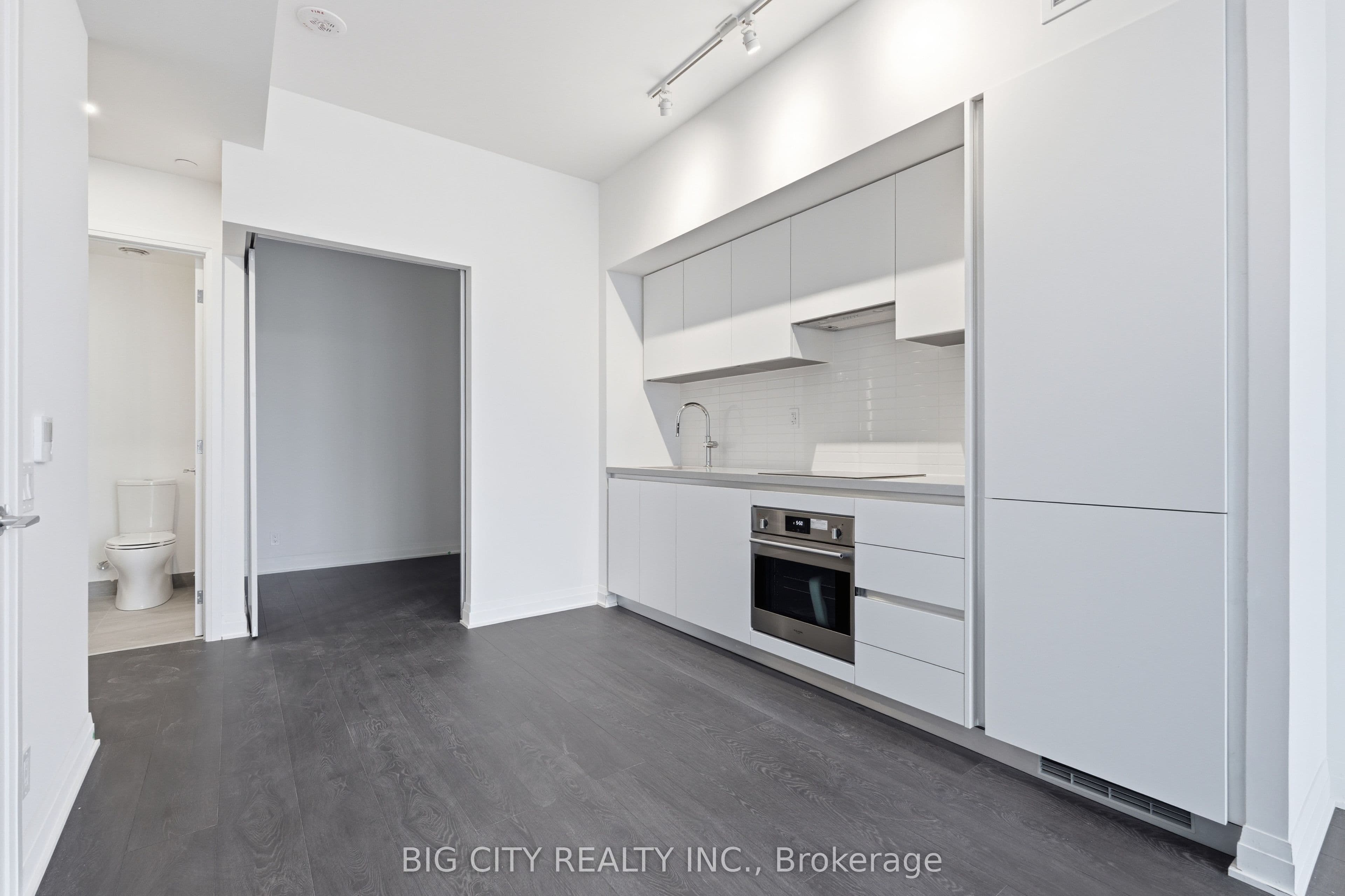 25 Frederick Todd Way 1501, Toronto, ON M4G 0E8