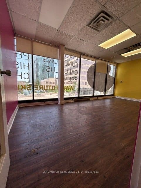5635 Yonge Street 202, Toronto, ON M2M 3S9