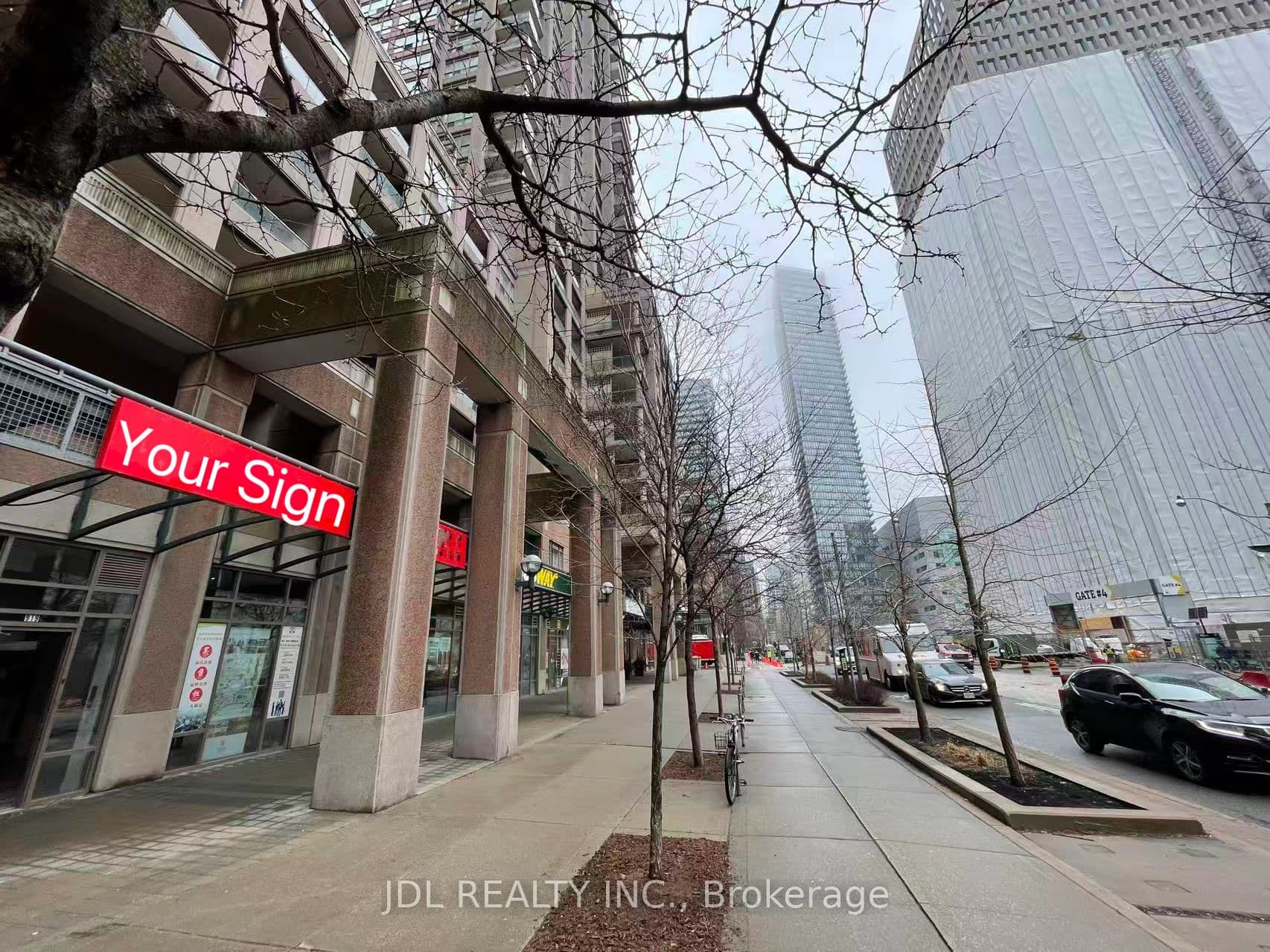 925 Bay Street R1A, Toronto, ON M5S 3L4