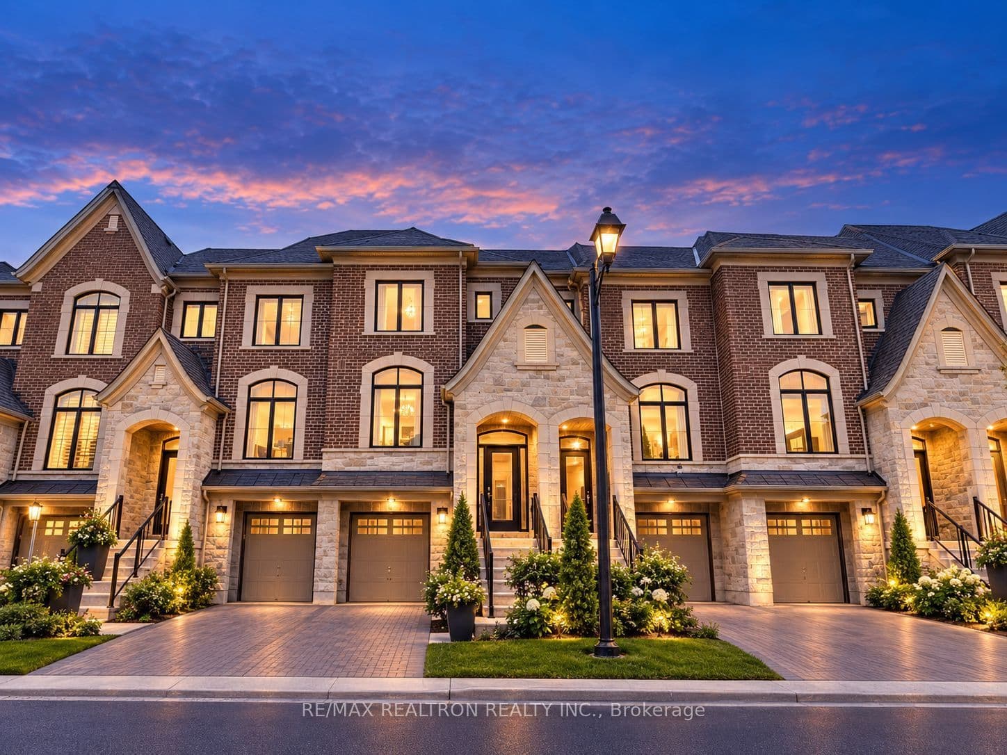 33 Duncombe Lane, Richmond Hill, ON L4C 1C2