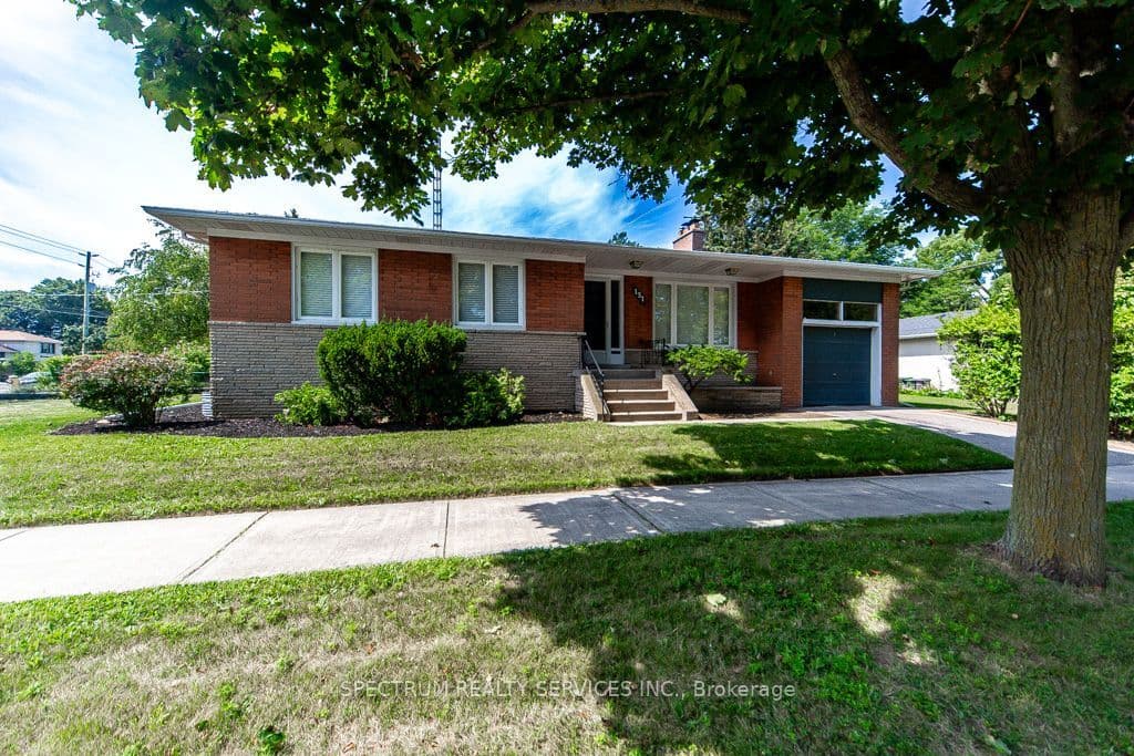 131 West Deane Park Drive, Toronto, ON M9B 2S6