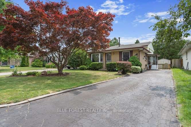27 Villeneuve Crescent, London East, ON N5V 1M7