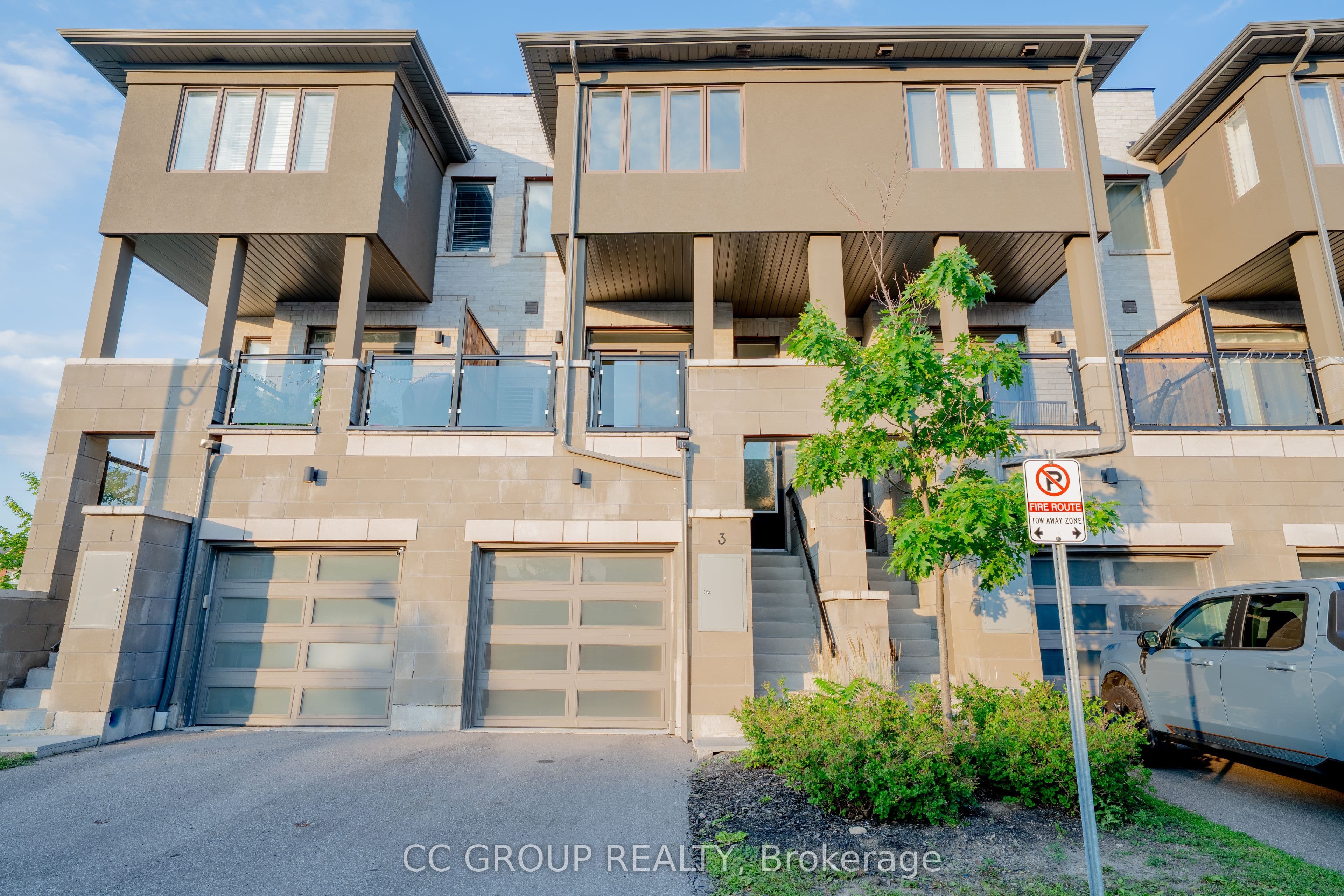 3 Donald Fleming Way, Whitby, ON L1R 0N8