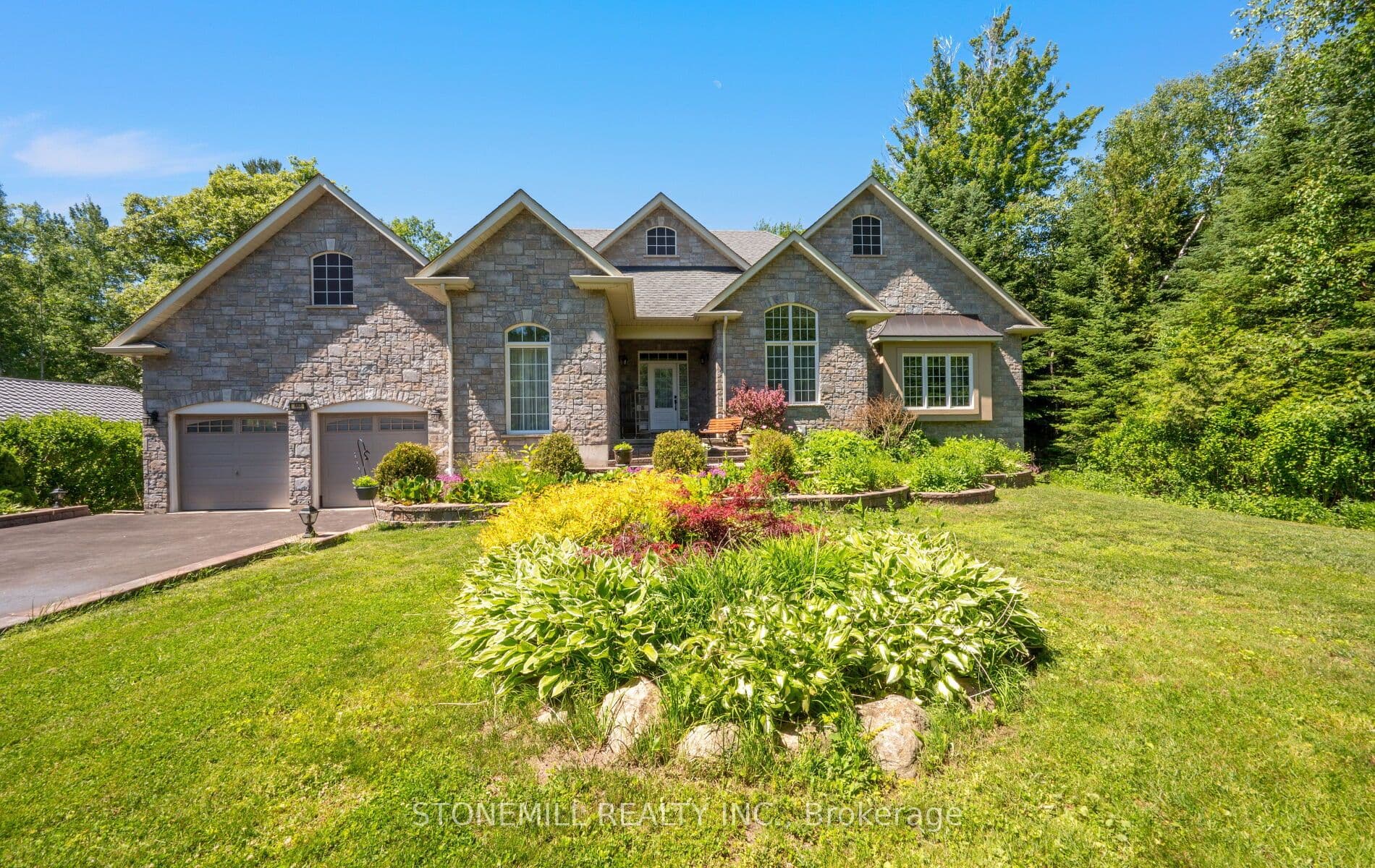 868 Eastdale Drive, Wasaga Beach, ON L9Z 2R2